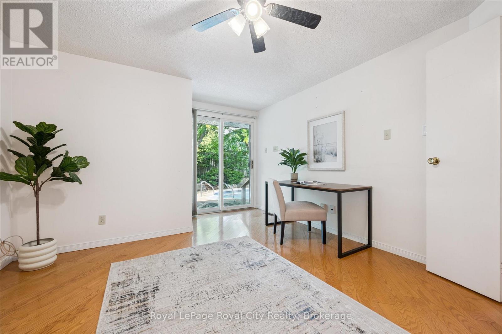 












15 JODI PLACE

,
Guelph (Willow West/Sugarbush/West Acres),




Ontario
N1H7R1

