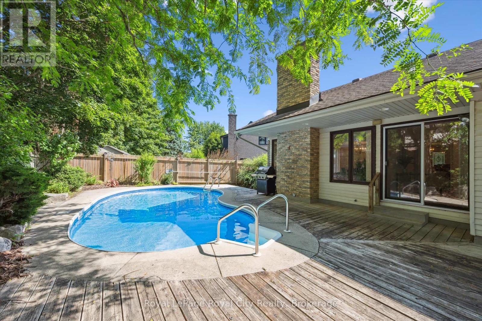 












15 JODI PLACE

,
Guelph (Willow West/Sugarbush/West Acres),




Ontario
N1H7R1

