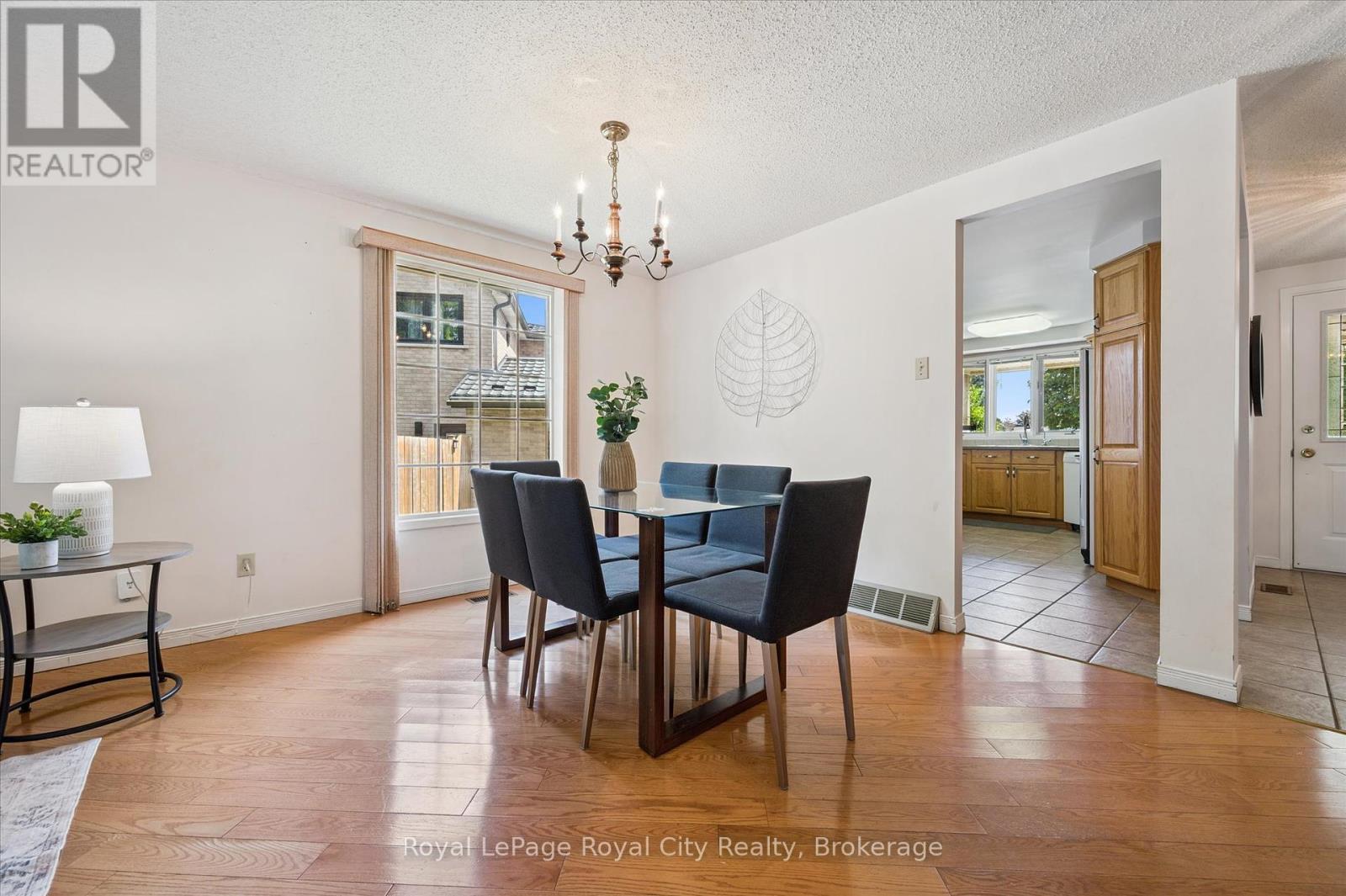 












15 JODI PLACE

,
Guelph (Willow West/Sugarbush/West Acres),




Ontario
N1H7R1

