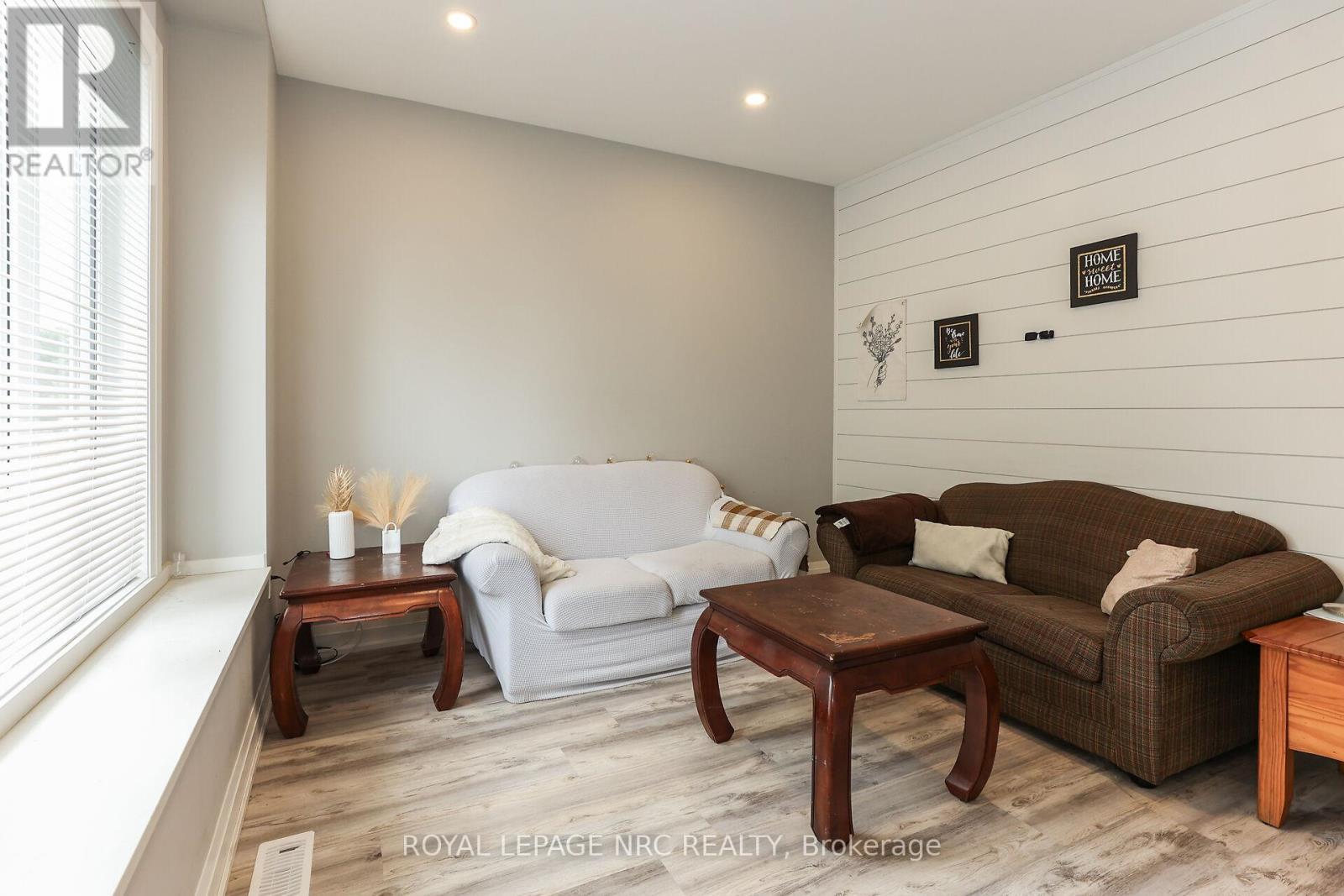 












39 GROVE AVENUE

,
St. Catharines (Secord Woods),




Ontario
L2P1C5

