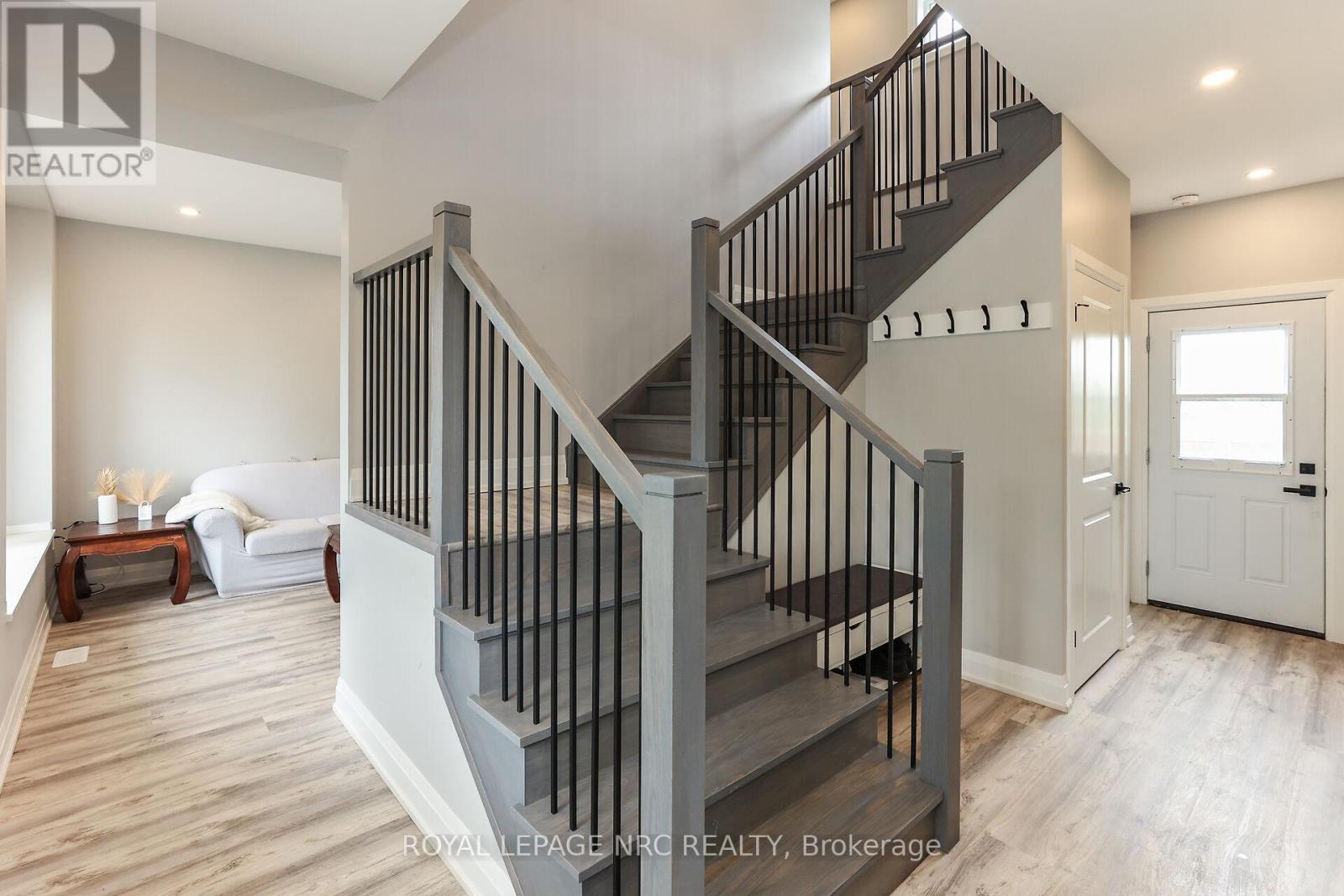 












39 GROVE AVENUE

,
St. Catharines (Secord Woods),




Ontario
L2P1C5

