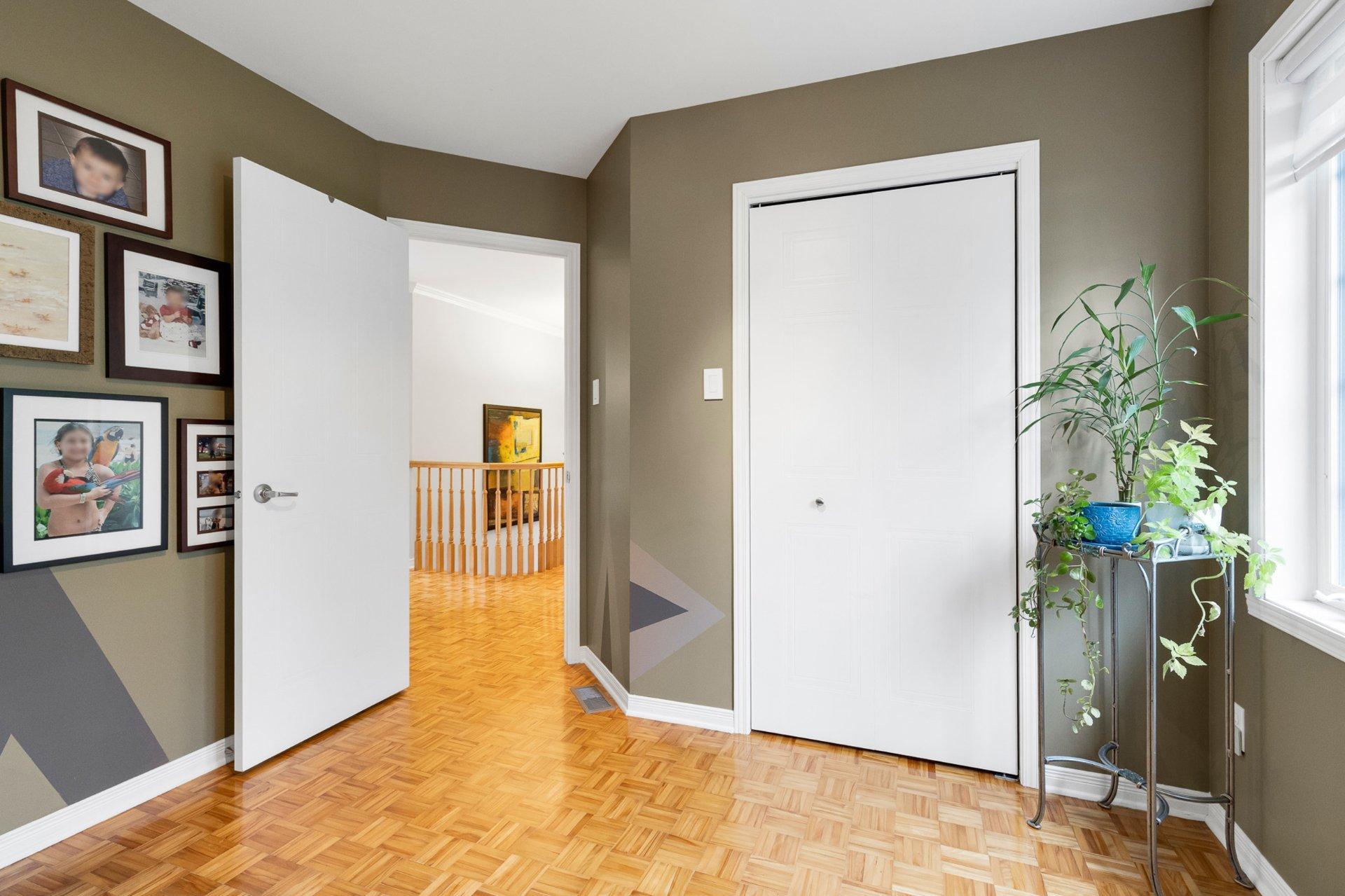 









126


Rue Tougas

,
Saint-Constant,




QC
J5A2R8

