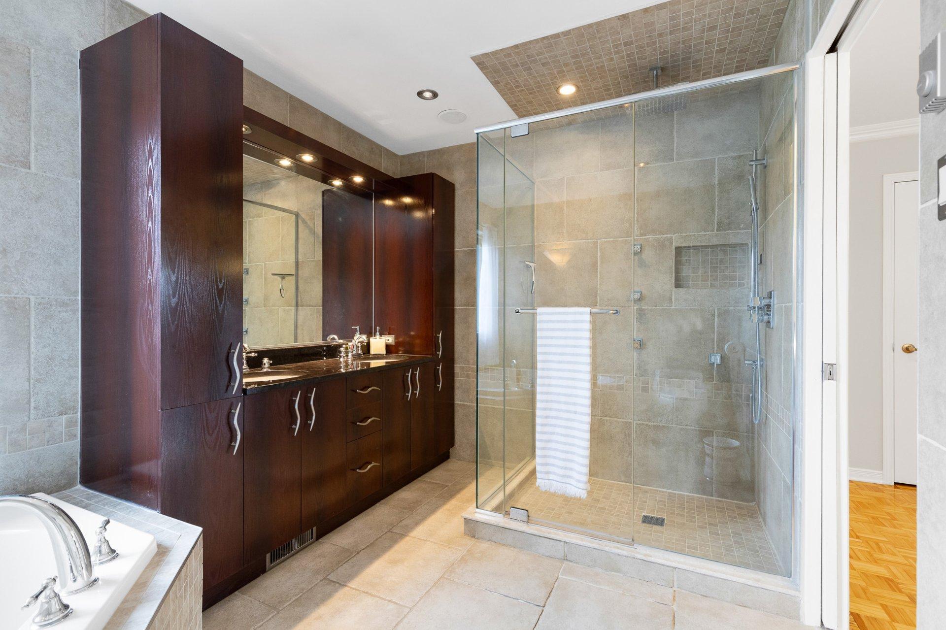 









126


Rue Tougas

,
Saint-Constant,




QC
J5A2R8

