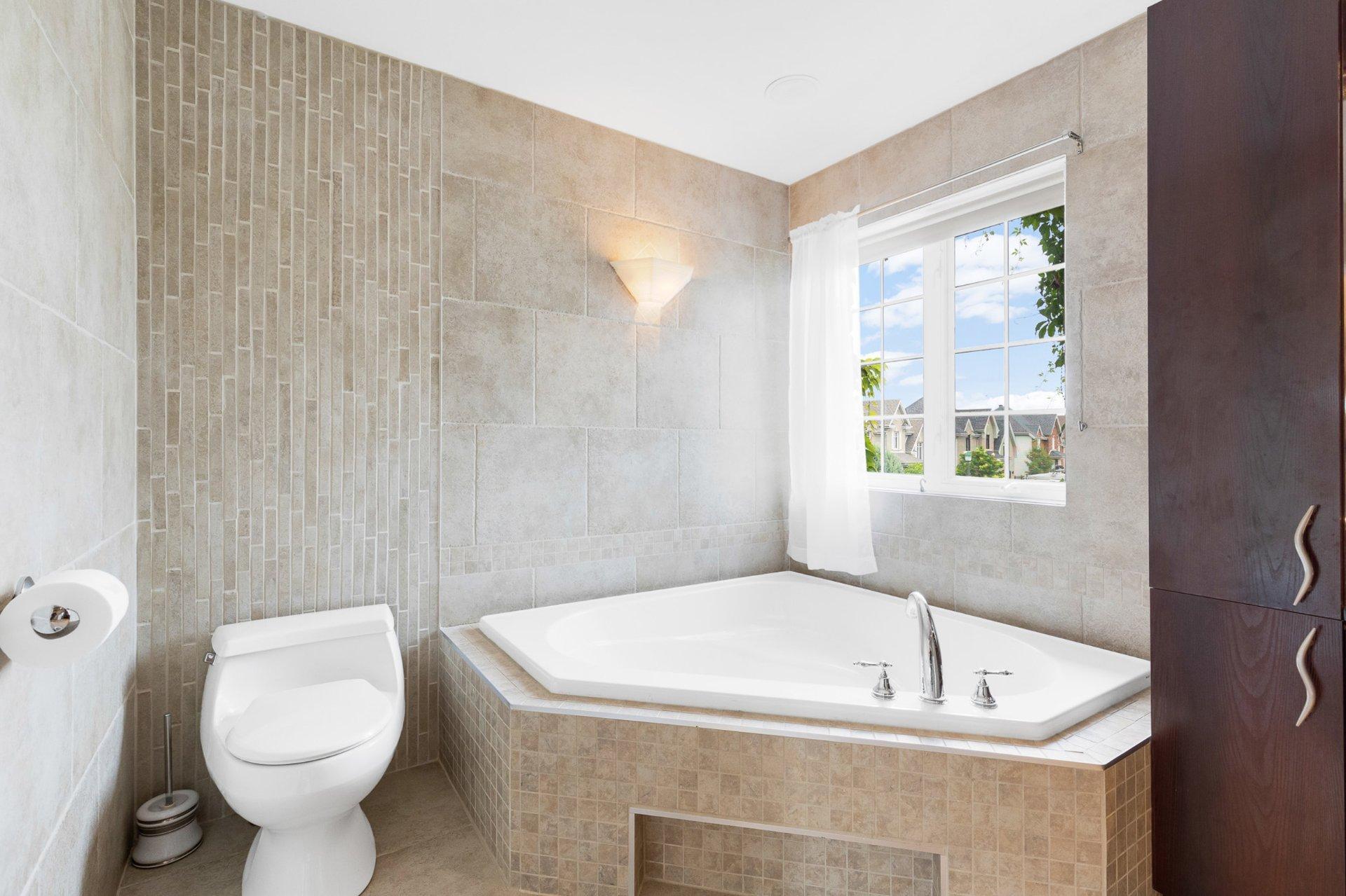 









126


Rue Tougas

,
Saint-Constant,




QC
J5A2R8

