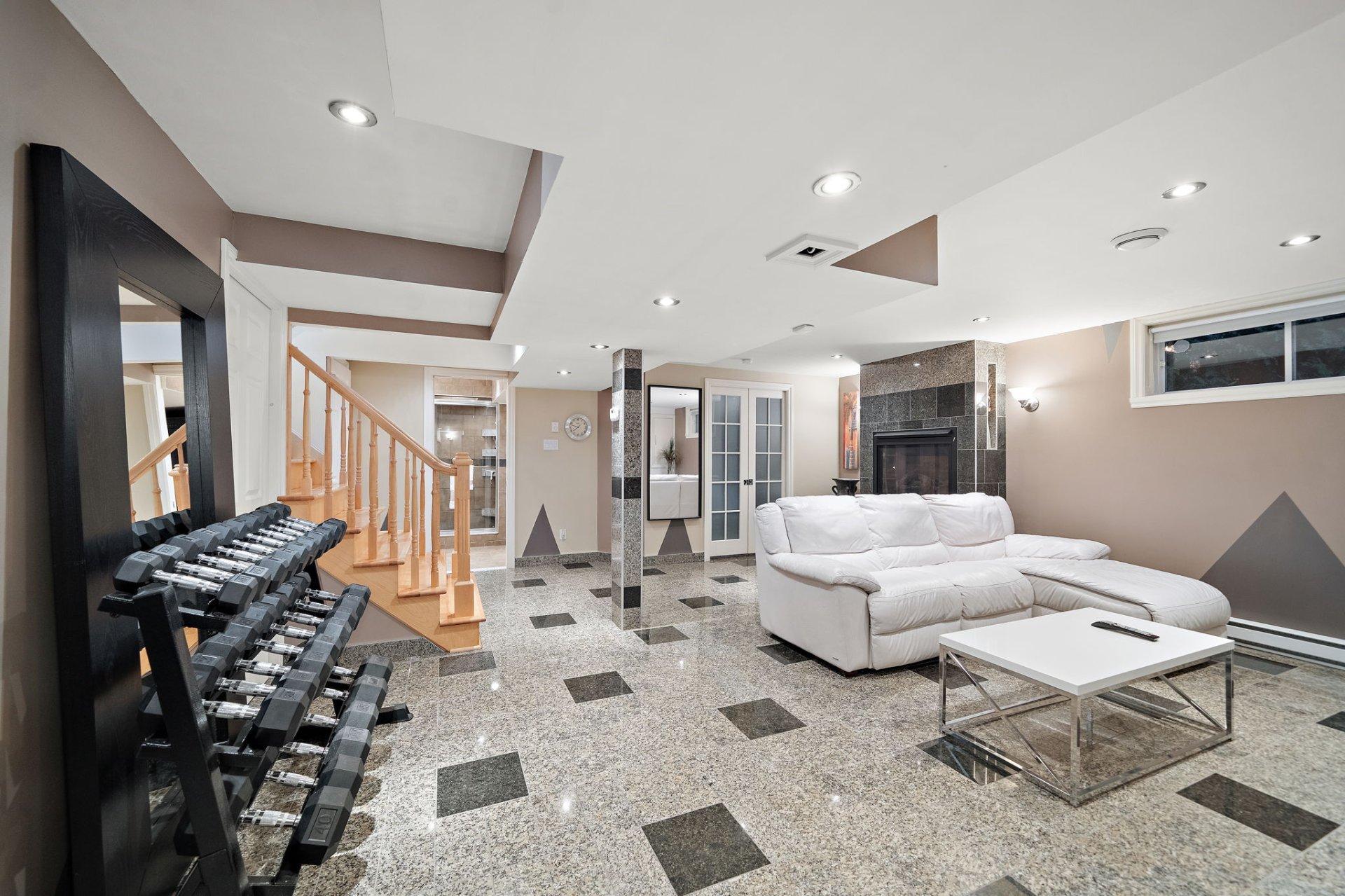 









126


Rue Tougas

,
Saint-Constant,




QC
J5A2R8

