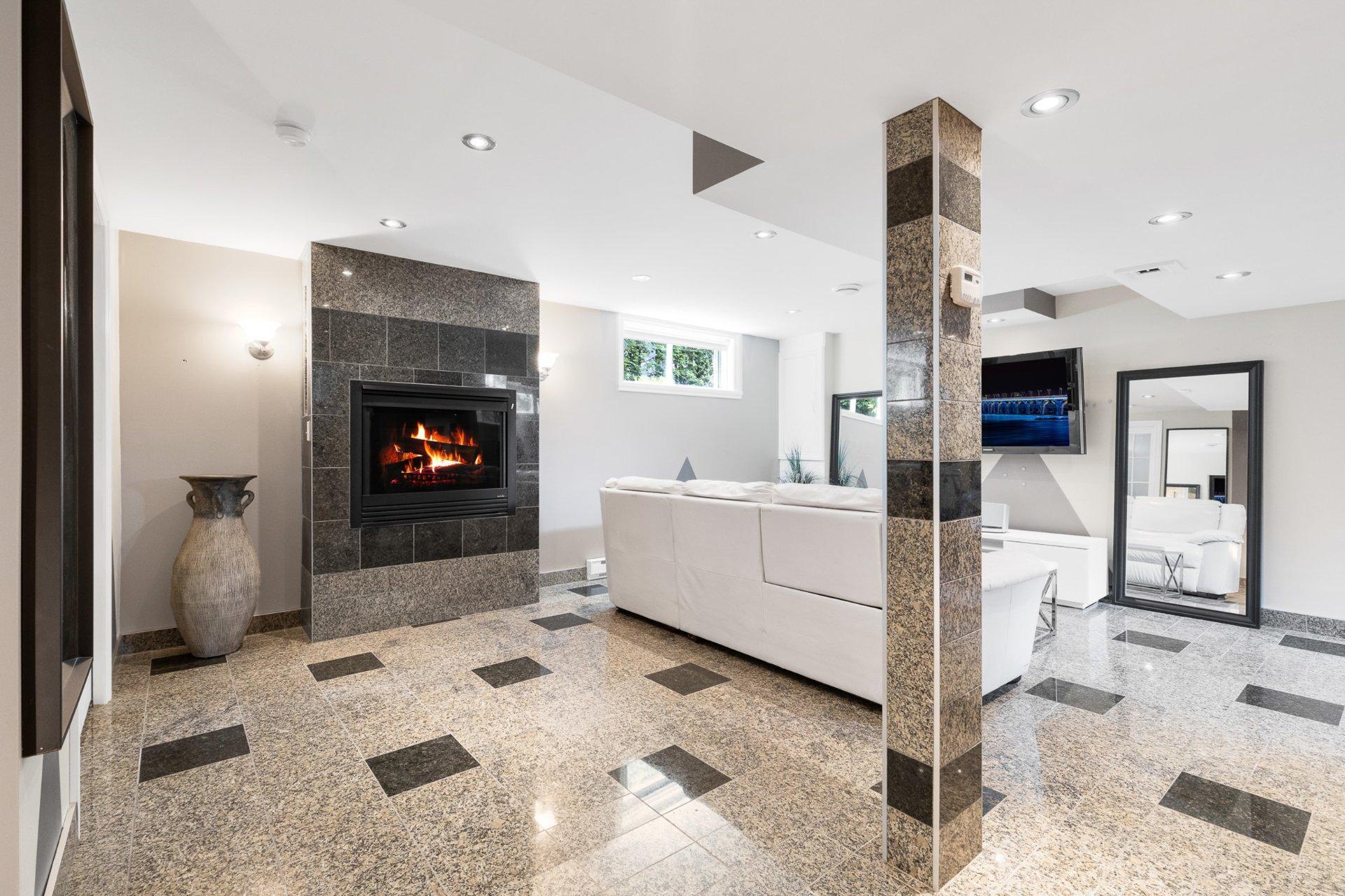 









126


Rue Tougas

,
Saint-Constant,




QC
J5A2R8

