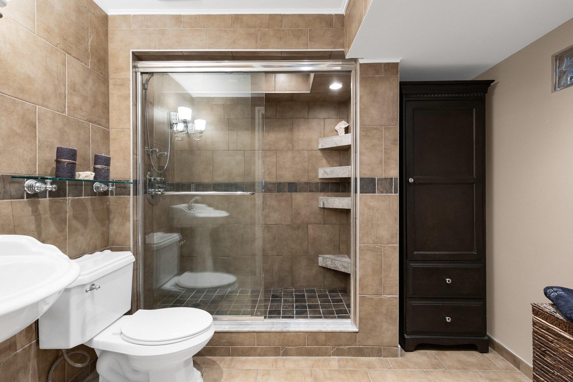 









126


Rue Tougas

,
Saint-Constant,




QC
J5A2R8

