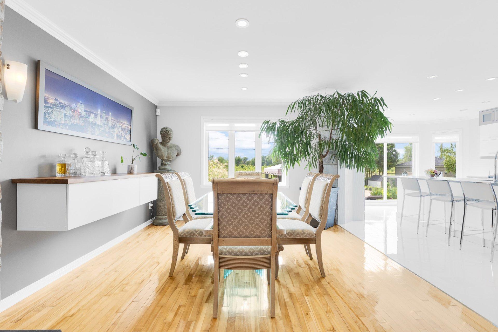 









126


Rue Tougas

,
Saint-Constant,




QC
J5A2R8

