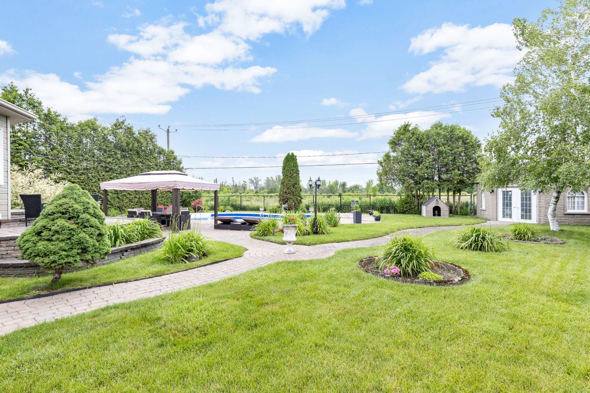 









126


Rue Tougas

,
Saint-Constant,




QC
J5A2R8


