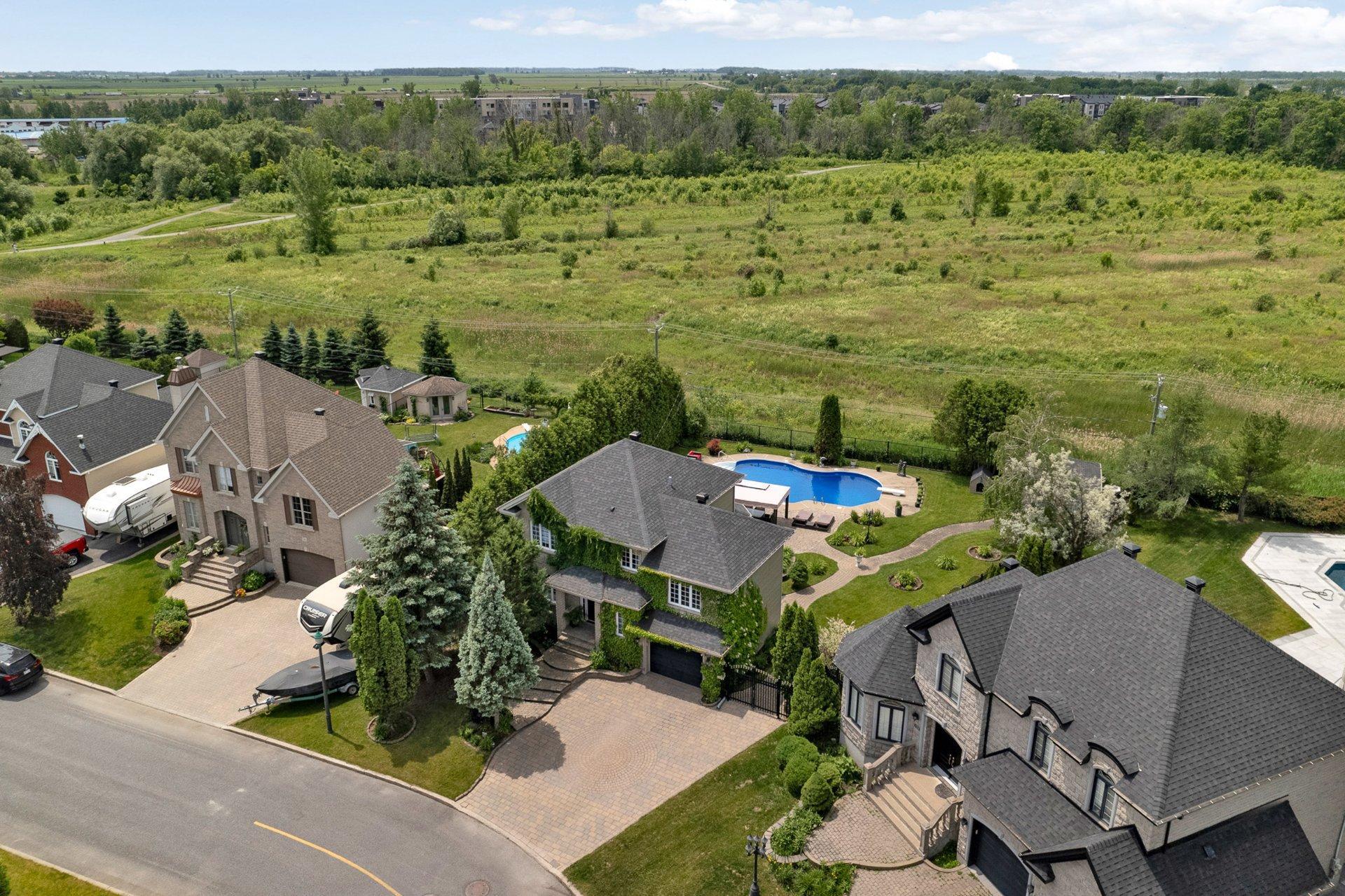









126


Rue Tougas

,
Saint-Constant,




QC
J5A2R8

