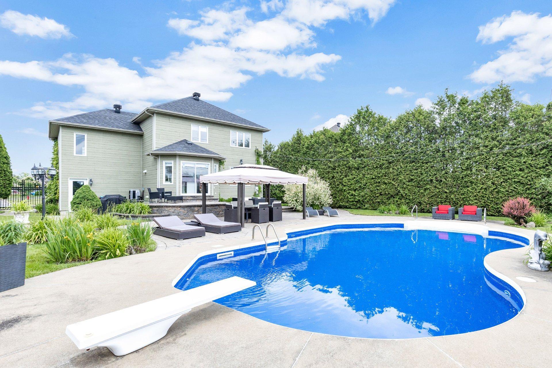 









126


Rue Tougas

,
Saint-Constant,




QC
J5A2R8

