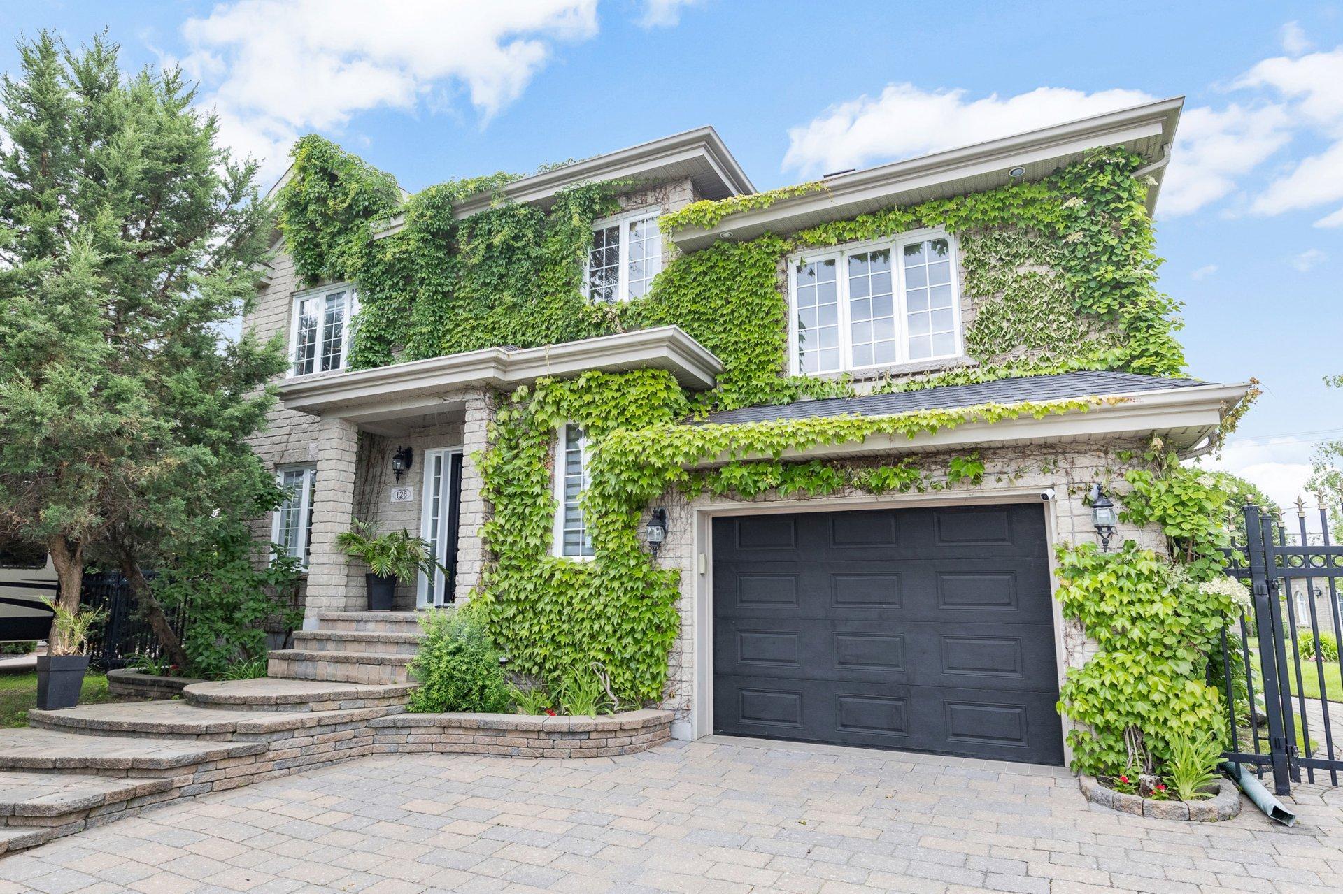 









126


Rue Tougas

,
Saint-Constant,




QC
J5A2R8

