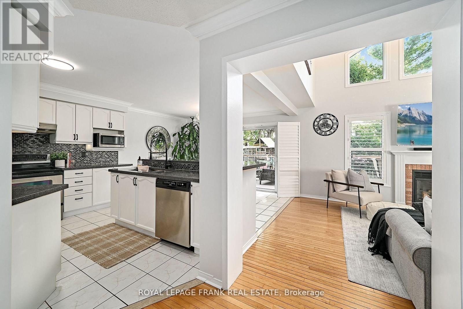 












54 GARTSHORE DRIVE

,
Whitby (Williamsburg),




Ontario
L1P1N6

