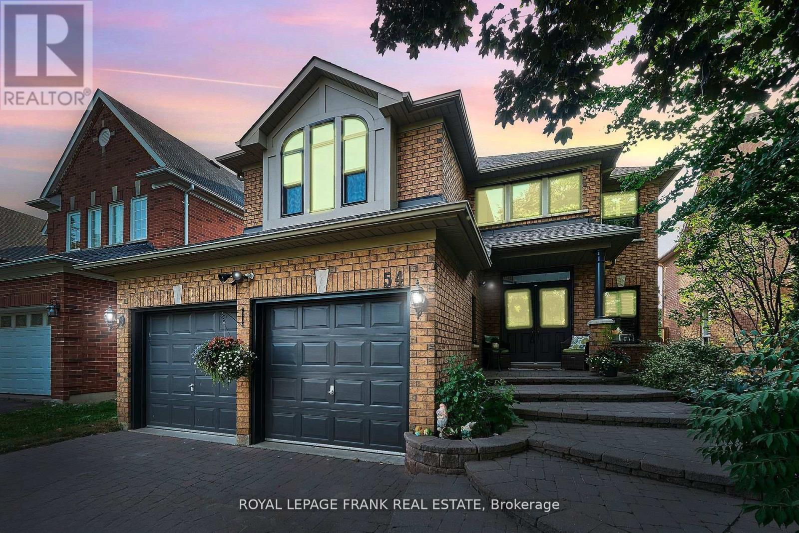 












54 GARTSHORE DRIVE

,
Whitby (Williamsburg),




Ontario
L1P1N6

