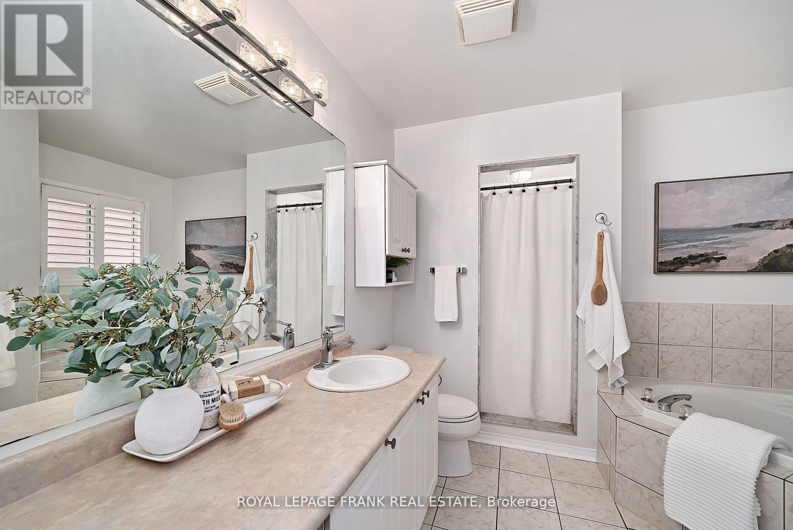 












54 GARTSHORE DRIVE

,
Whitby (Williamsburg),




Ontario
L1P1N6

