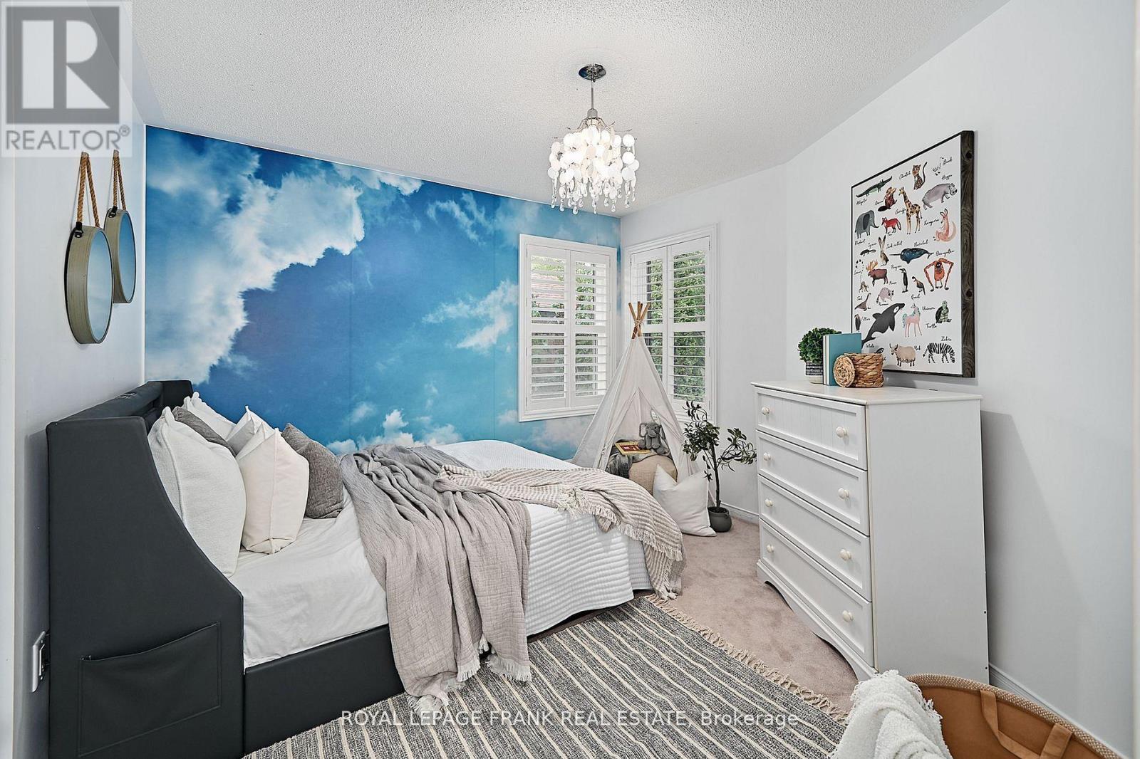 












54 GARTSHORE DRIVE

,
Whitby (Williamsburg),




Ontario
L1P1N6


