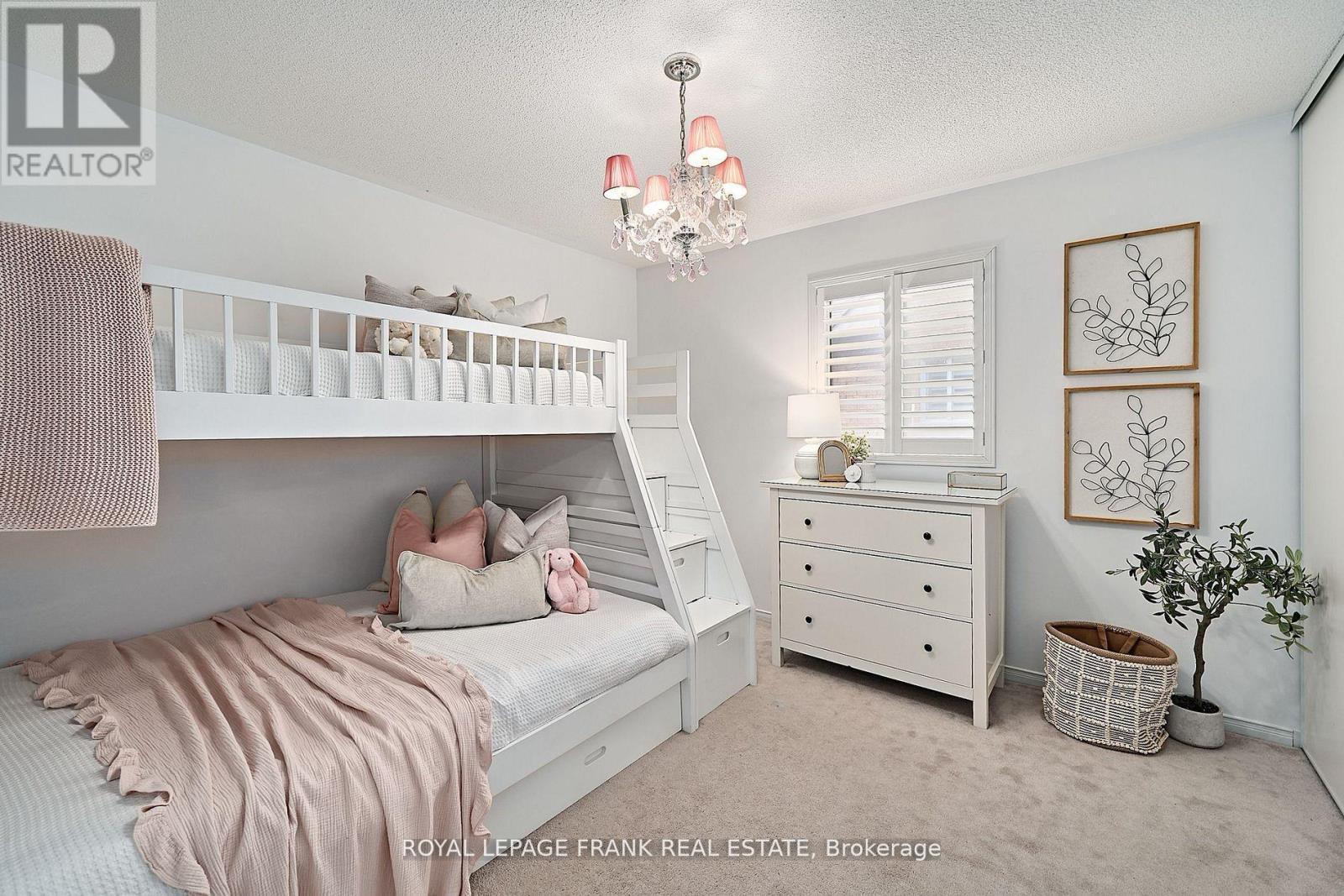 












54 GARTSHORE DRIVE

,
Whitby (Williamsburg),




Ontario
L1P1N6

