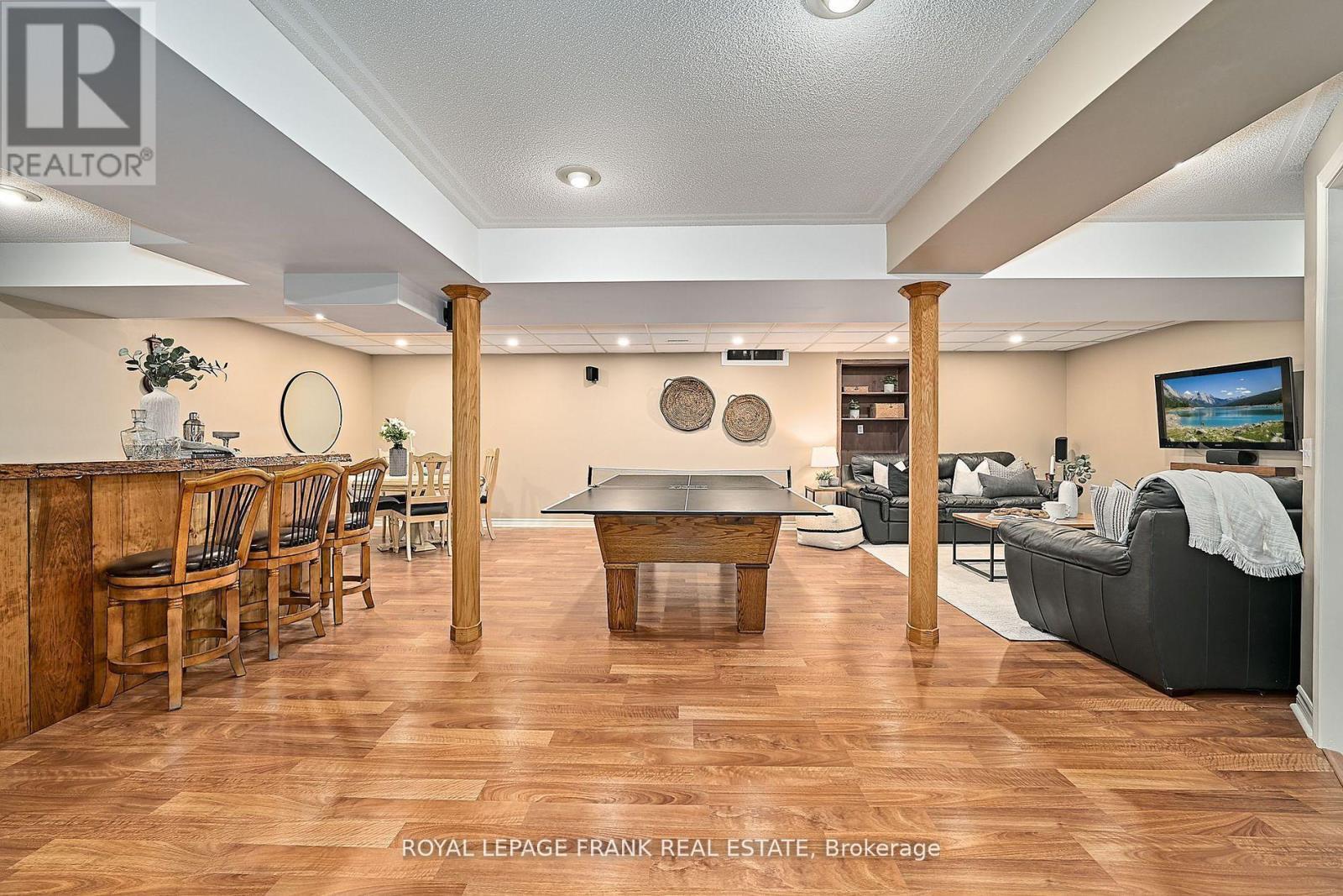 












54 GARTSHORE DRIVE

,
Whitby (Williamsburg),




Ontario
L1P1N6

