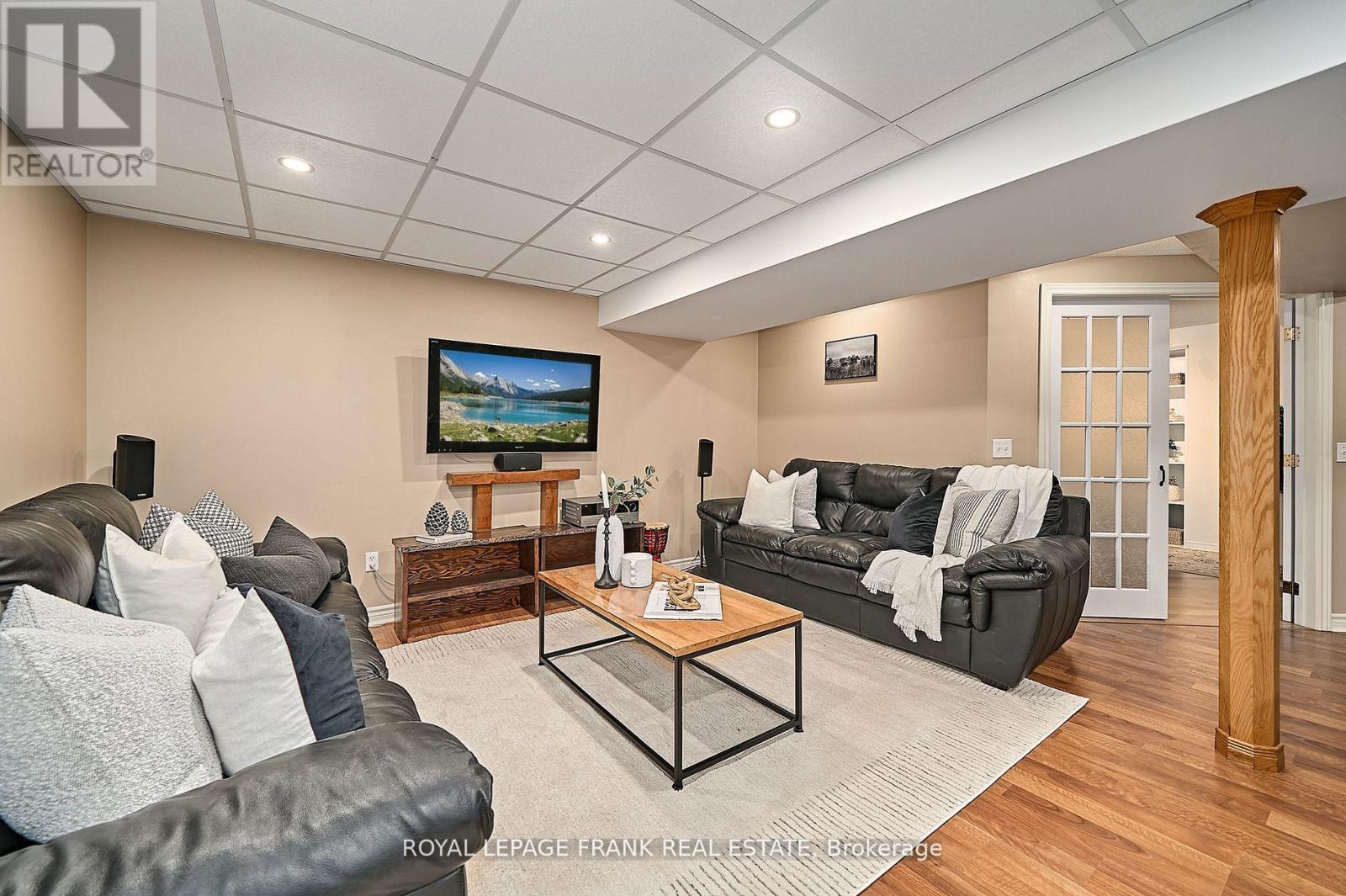 












54 GARTSHORE DRIVE

,
Whitby (Williamsburg),




Ontario
L1P1N6

