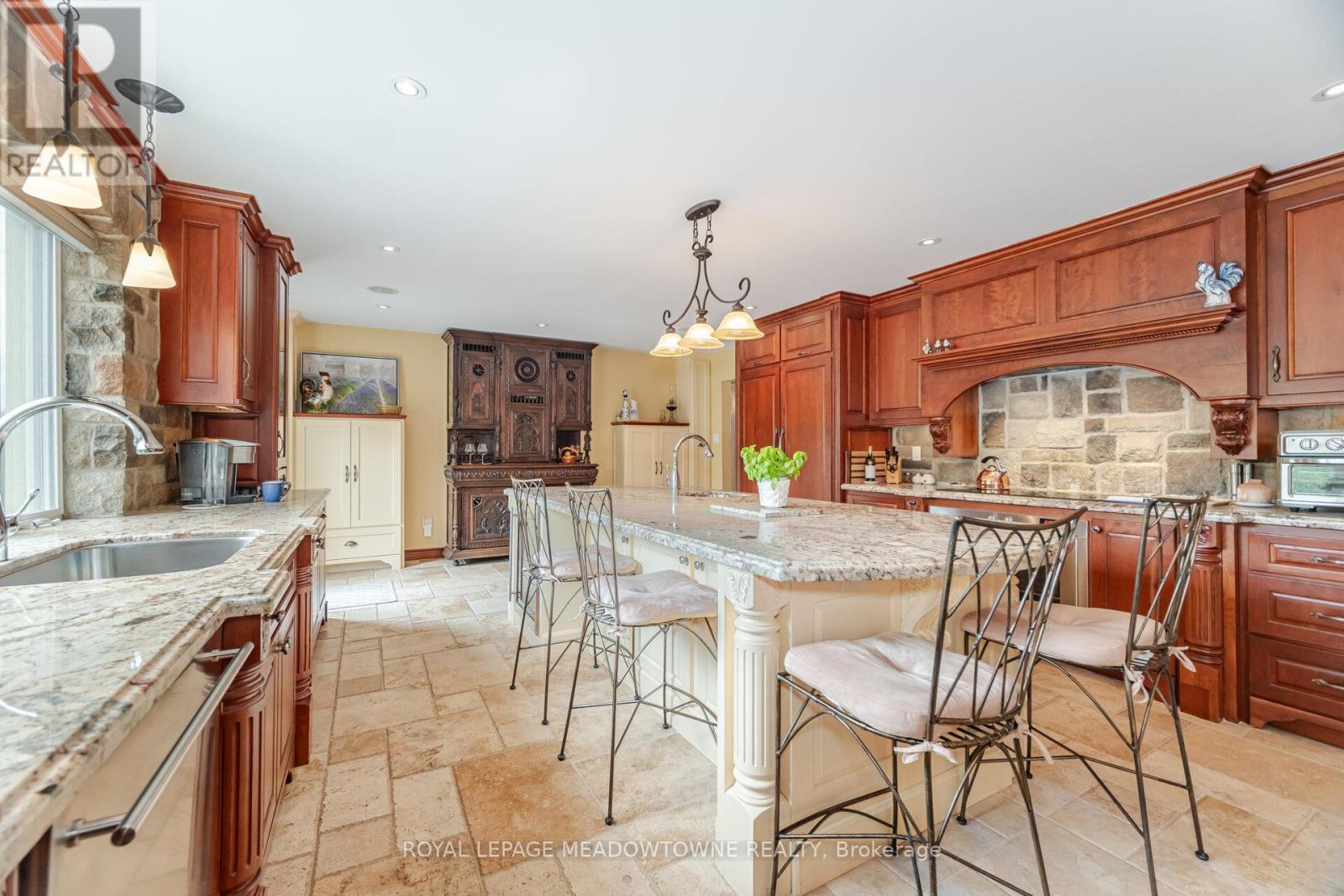 












11302 REGIONAL 25 ROAD

,
Halton Hills,




Ontario
L7J2M1

