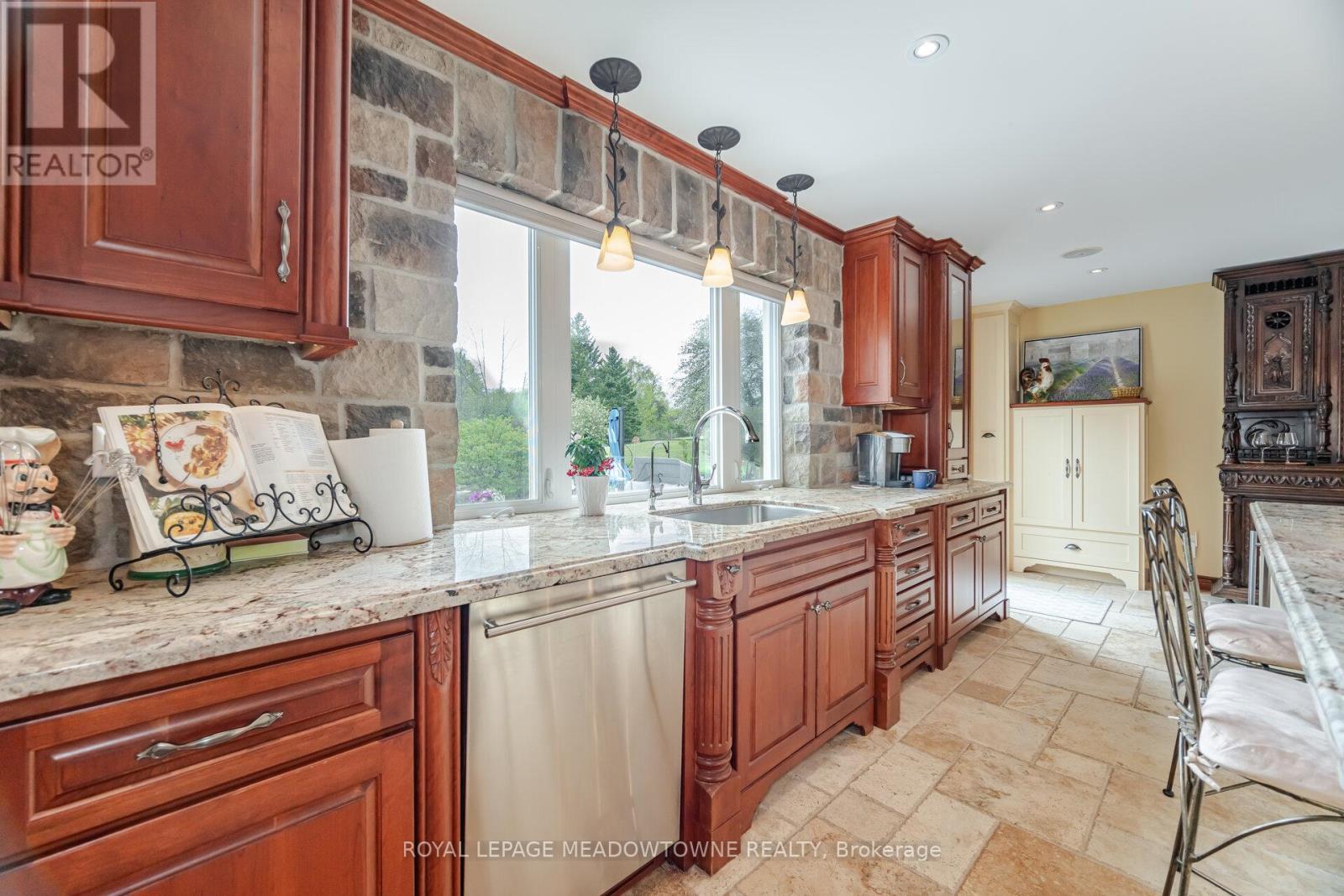 












11302 REGIONAL 25 ROAD

,
Halton Hills,




Ontario
L7J2M1

