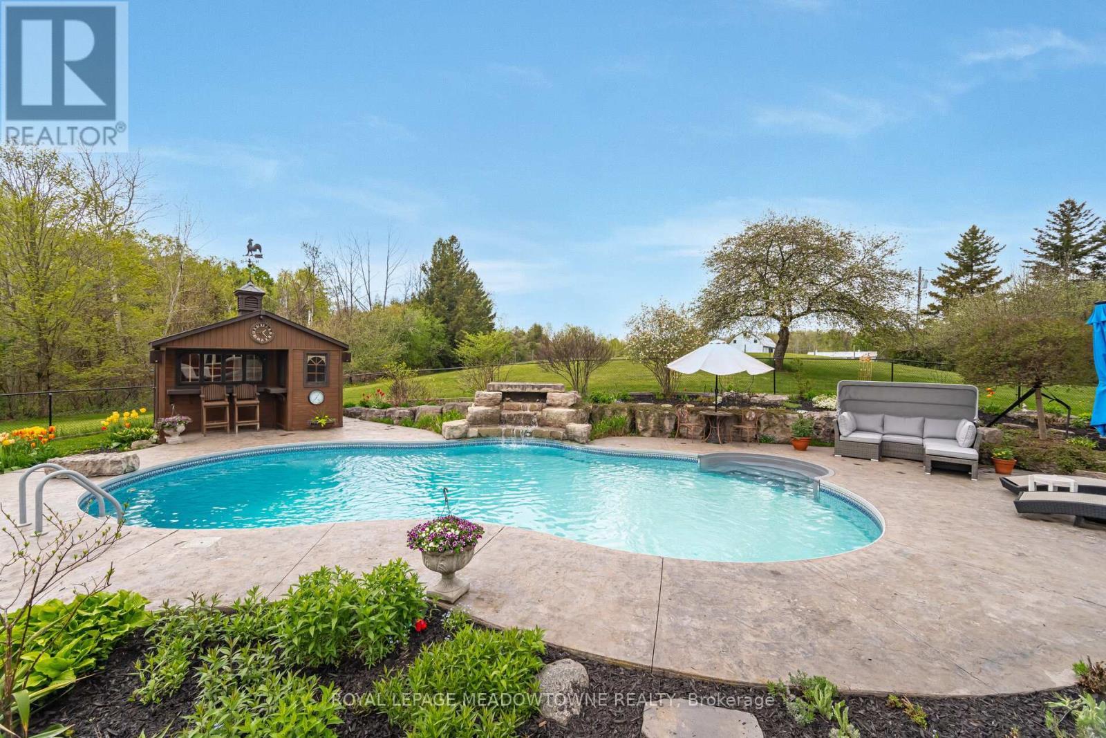 












11302 REGIONAL 25 ROAD

,
Halton Hills,




Ontario
L7J2M1

