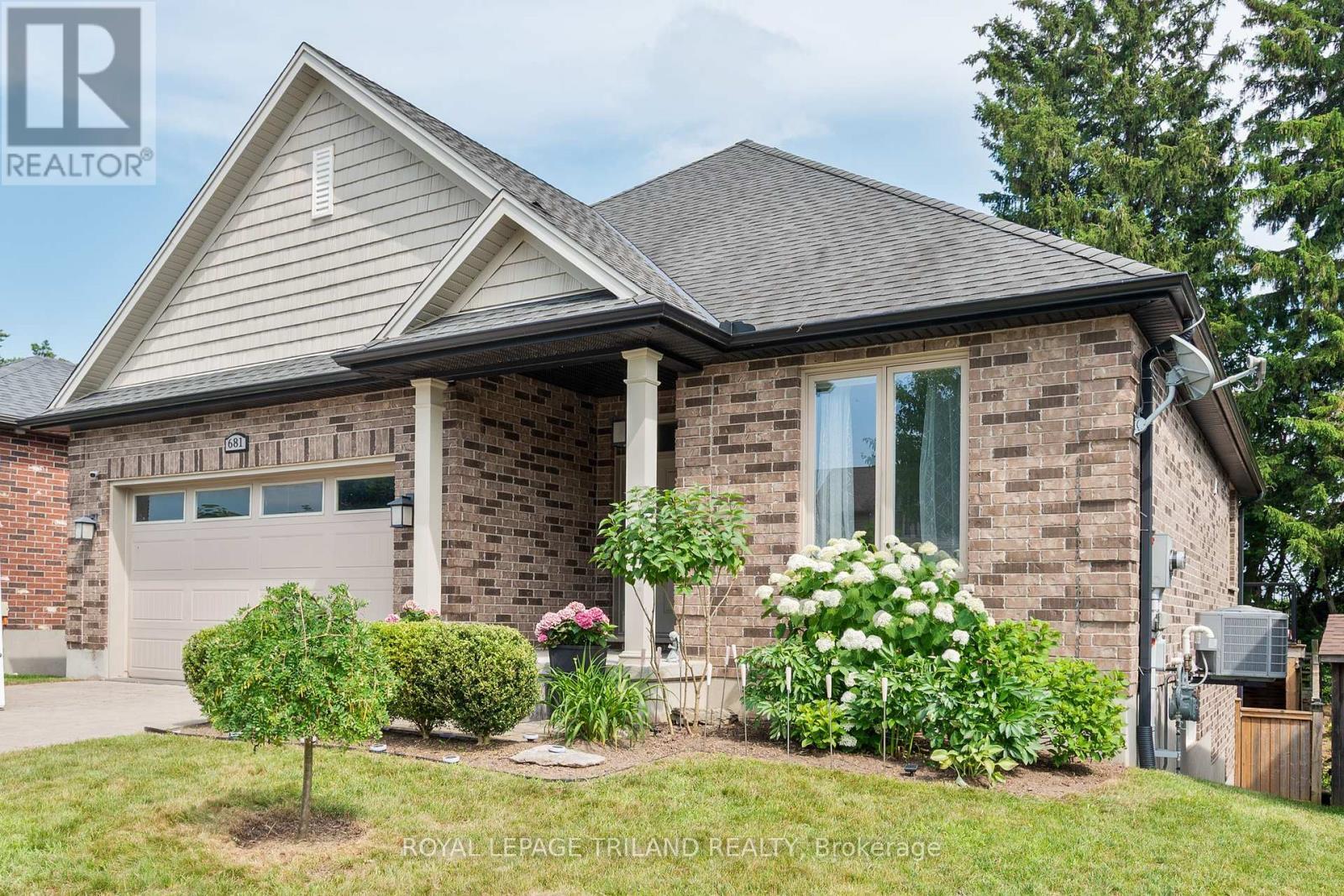 












681 BENNETT CRESCENT

,
Strathroy-Caradoc (Mount Brydges),




Ontario
N0L1W0

