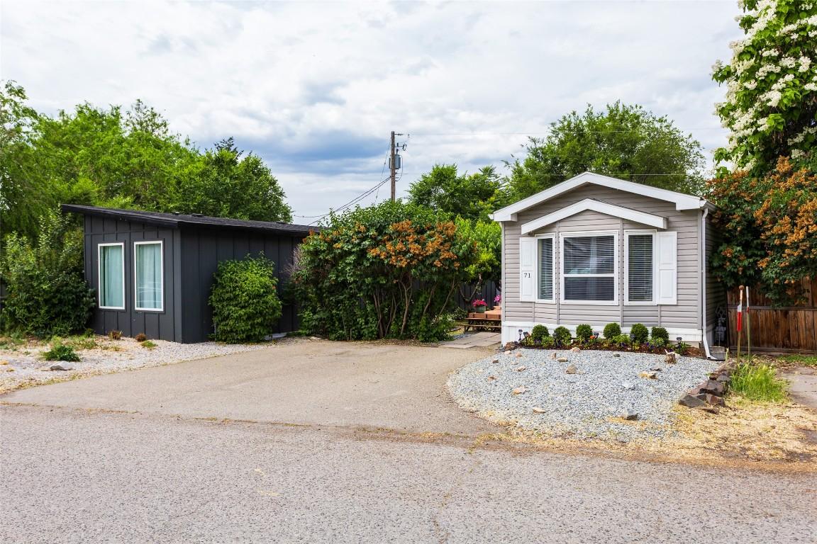 









2035


Boucherie

Road, 71,
West Kelowna,




BC
V4T 1Z8

