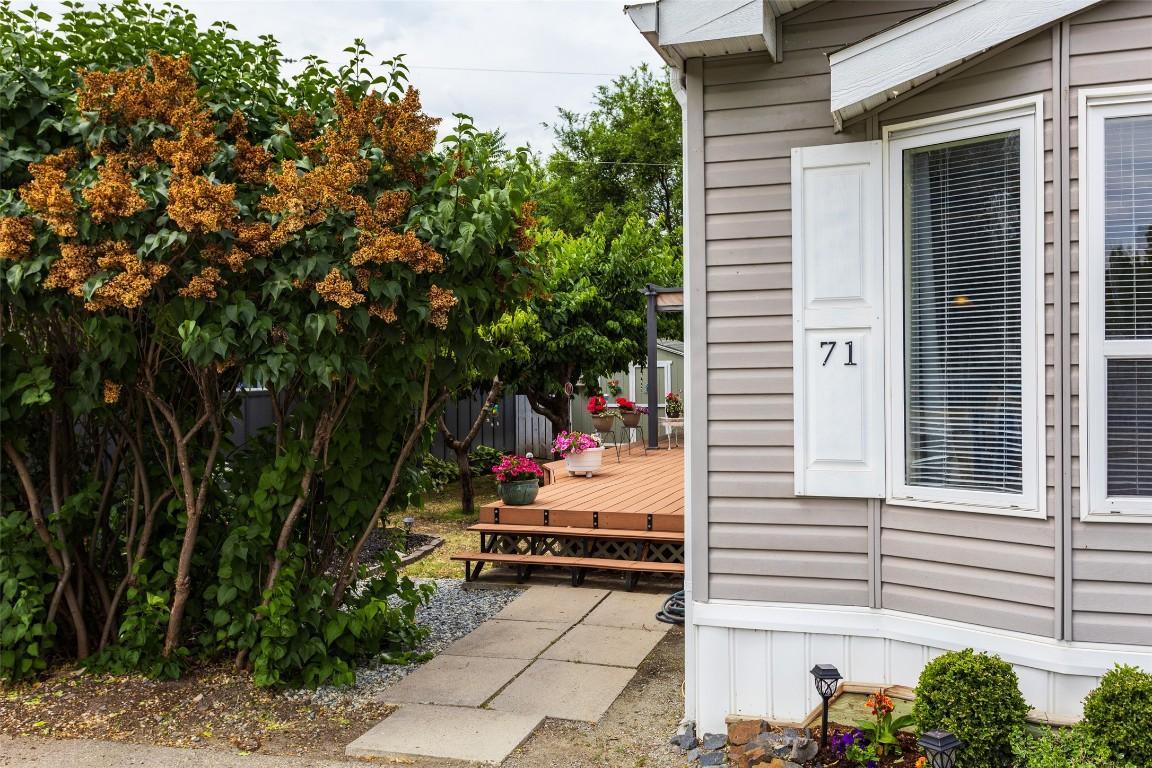 









2035


Boucherie

Road, 71,
West Kelowna,




BC
V4T 1Z8

