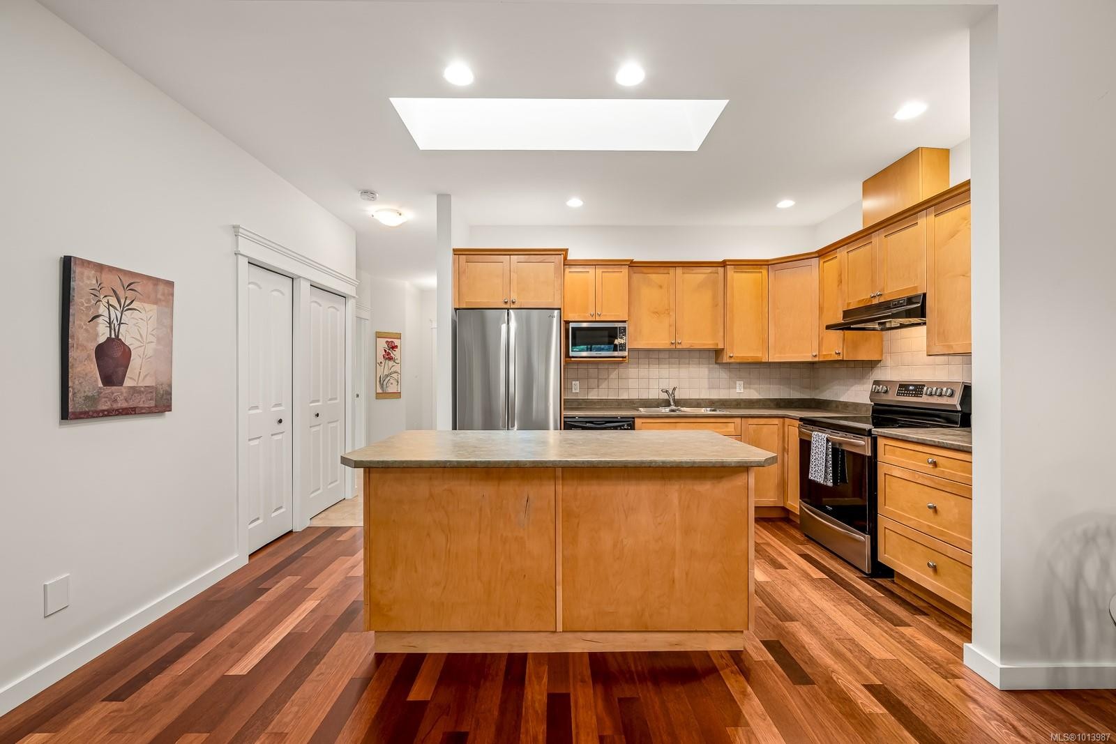 









2001


Blue Jay

Pl, 23,
Courtenay,




BC
V9N 4A8

