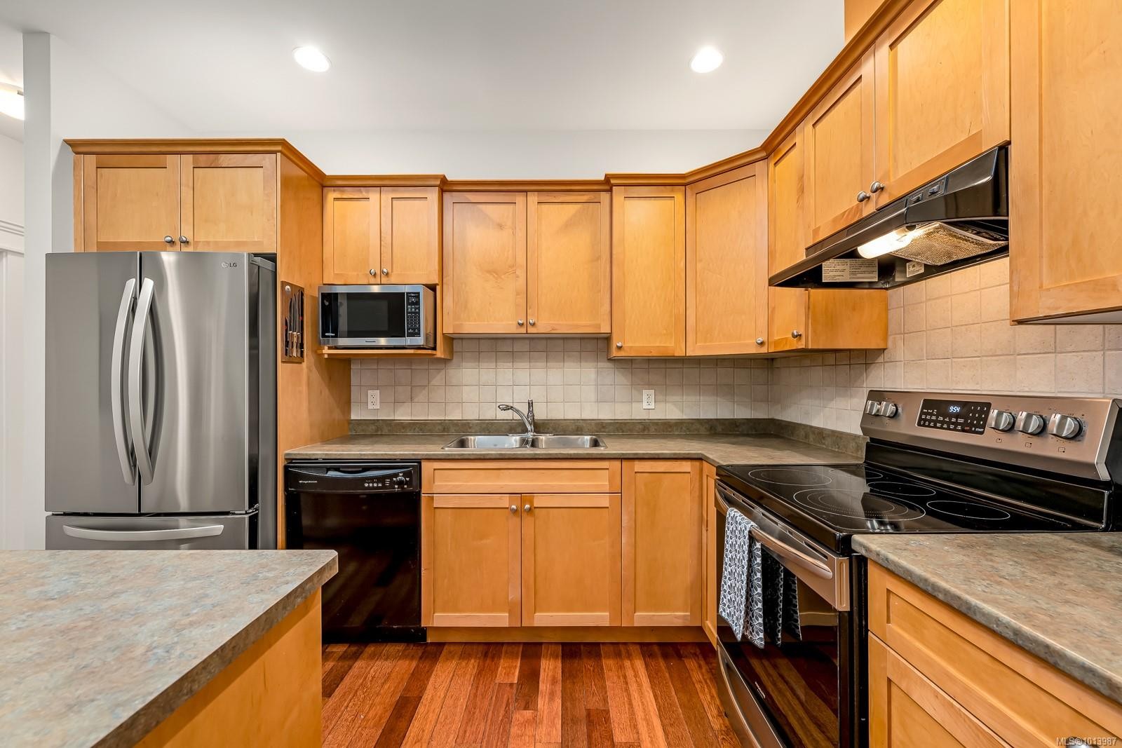 









2001


Blue Jay

Pl, 23,
Courtenay,




BC
V9N 4A8

