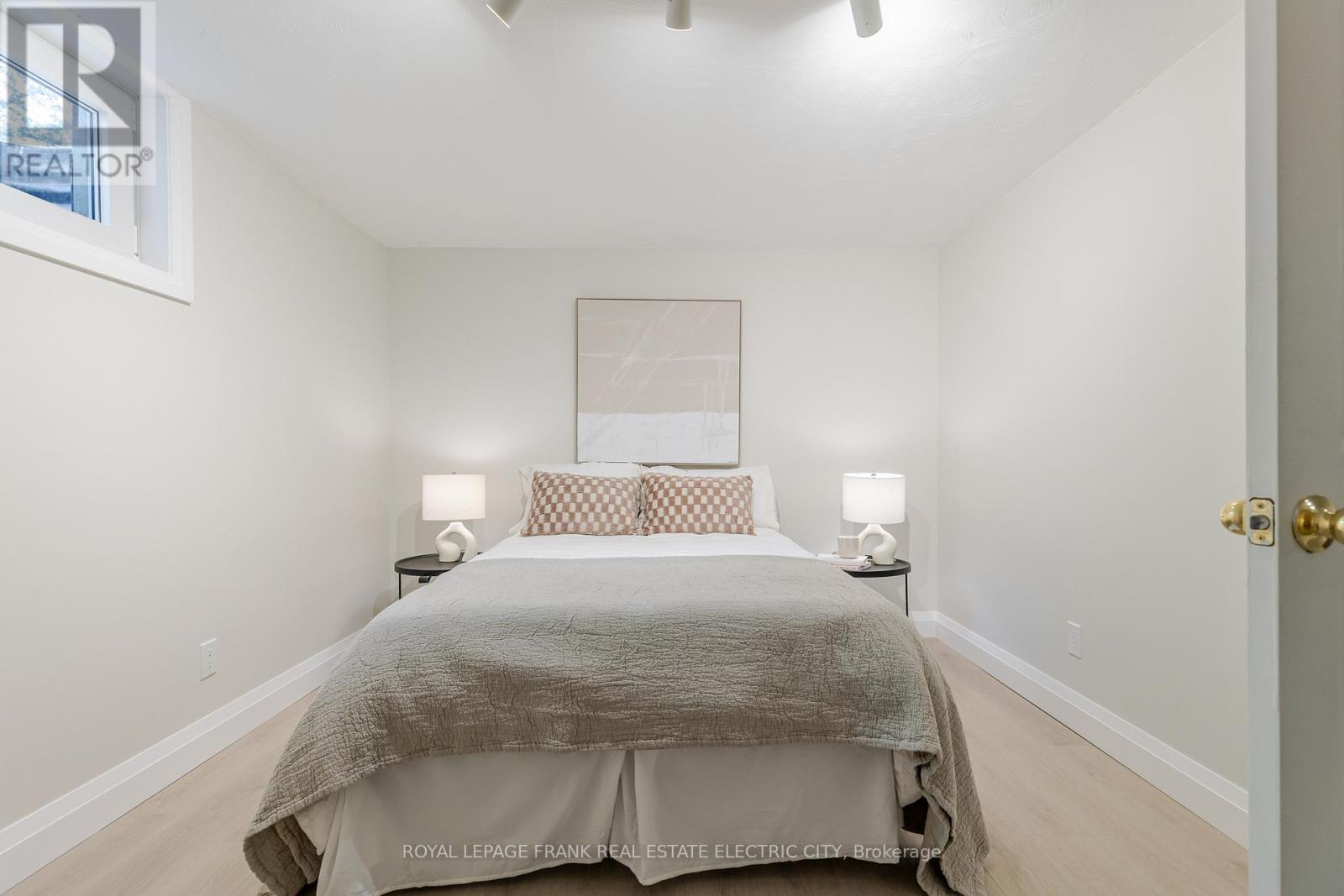 












972 SOUTHLAWN DRIVE

,
Peterborough (Ashburnham Ward 4),




Ontario
K9J1G2

