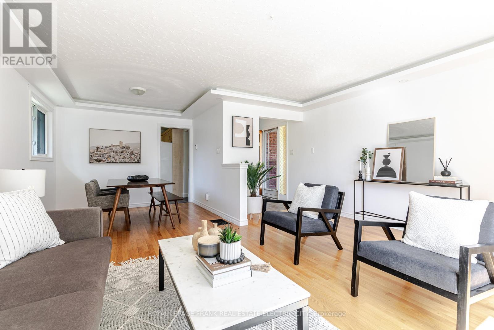 












972 SOUTHLAWN DRIVE

,
Peterborough (Ashburnham Ward 4),




Ontario
K9J1G2

