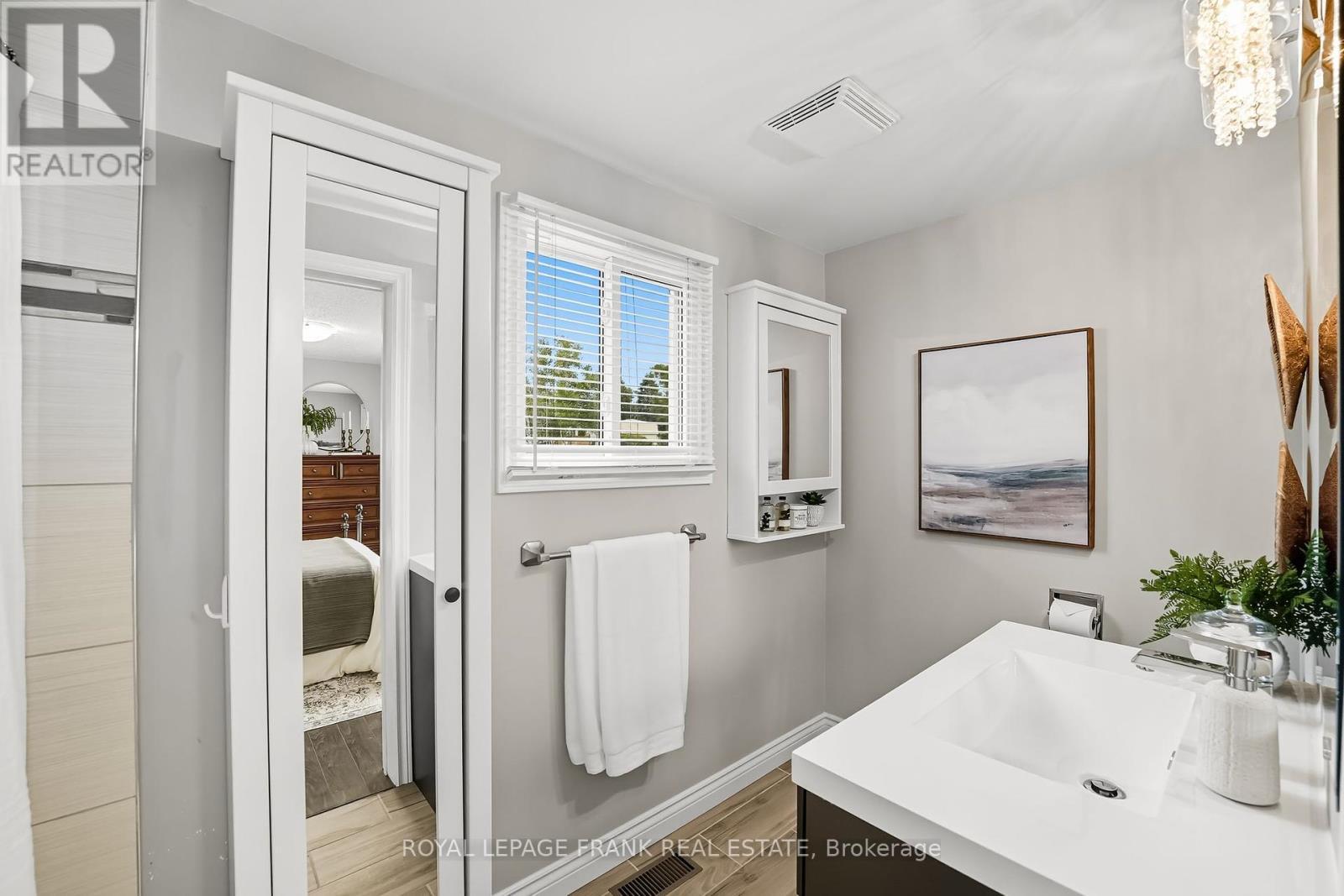 












3 WHEELHOUSE DRIVE

,
Clarington (Newcastle),




Ontario
L1B1B9

