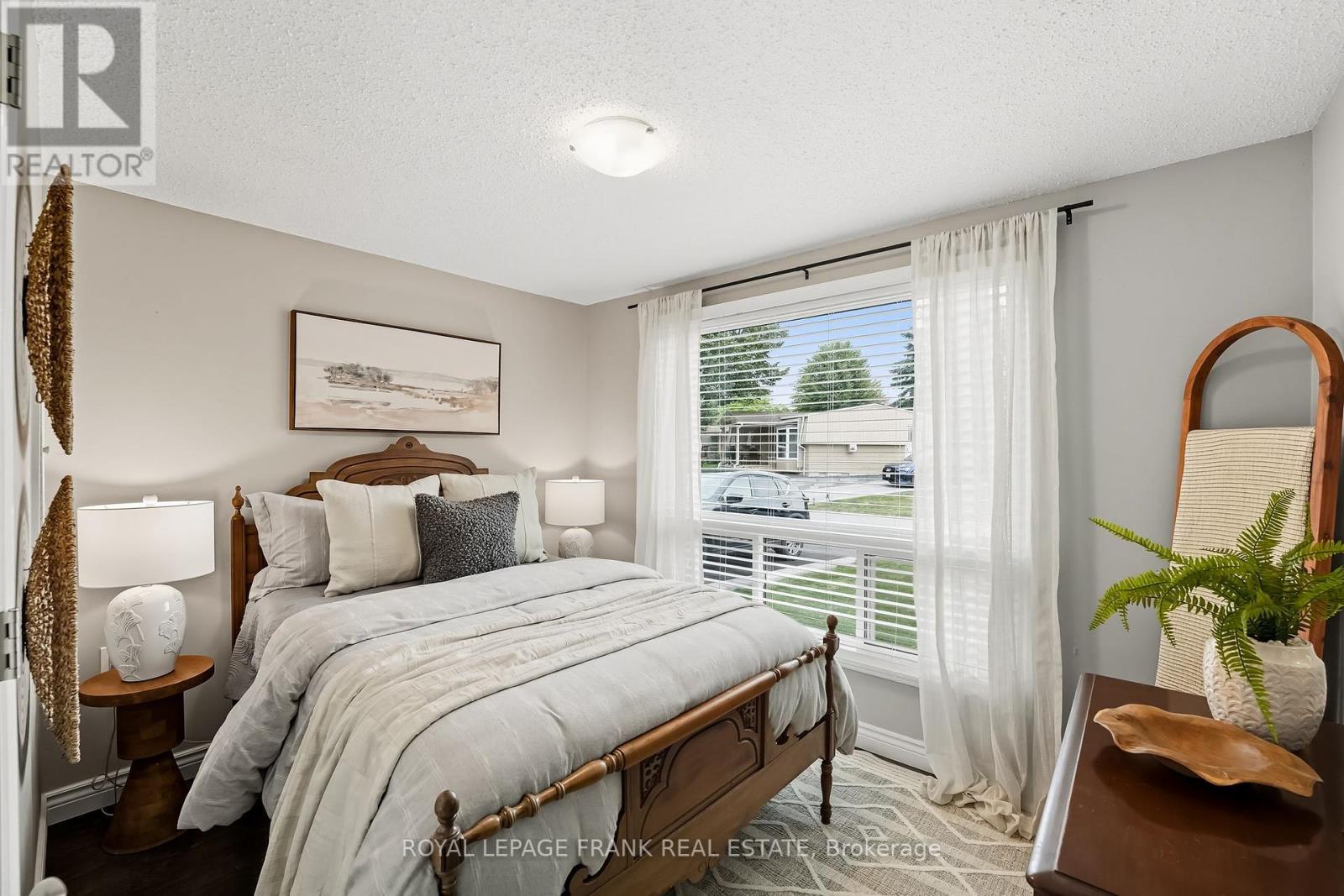 












3 WHEELHOUSE DRIVE

,
Clarington (Newcastle),




Ontario
L1B1B9


