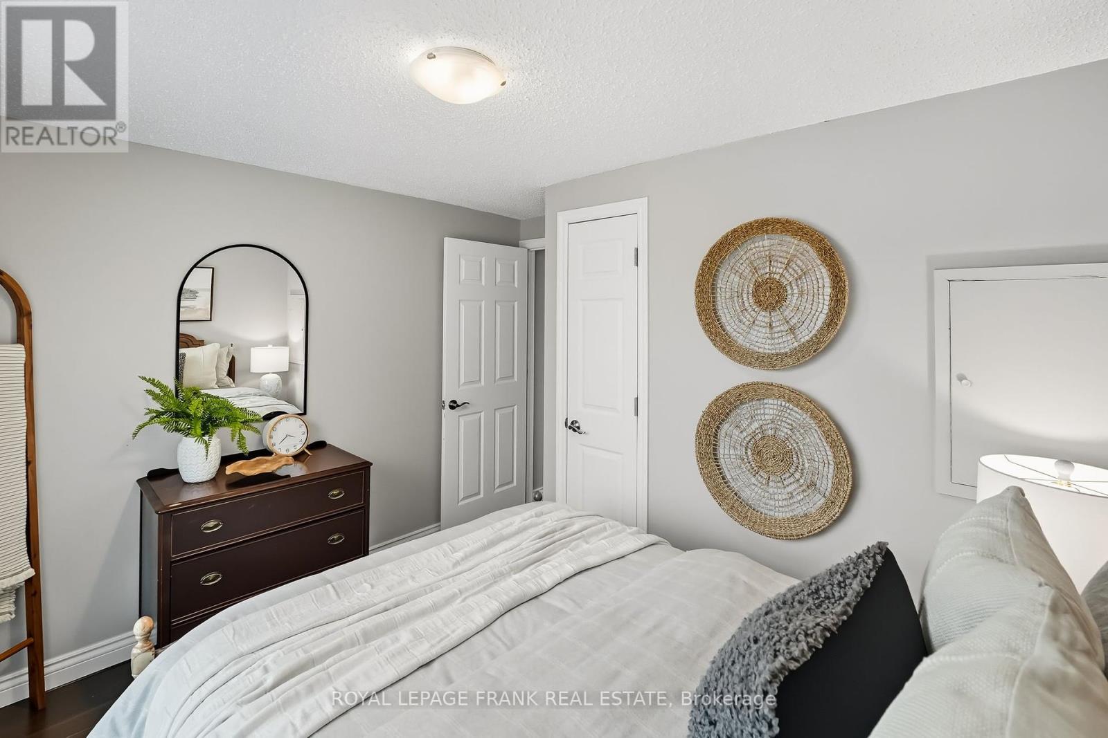 












3 WHEELHOUSE DRIVE

,
Clarington (Newcastle),




Ontario
L1B1B9

