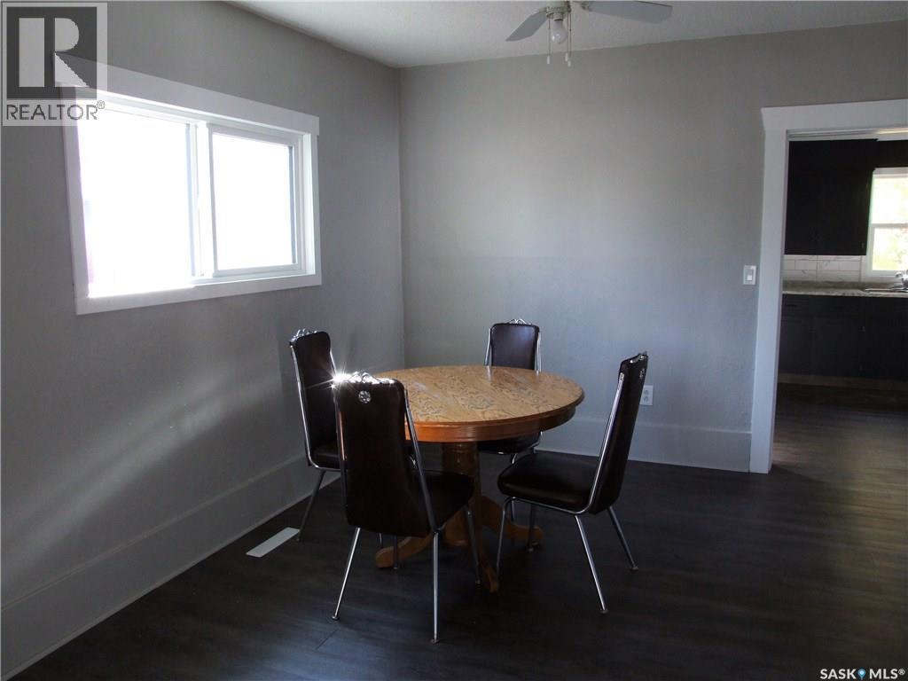 












118 2nd STREET W

,
Leader,




Saskatchewan
S0N1H0

