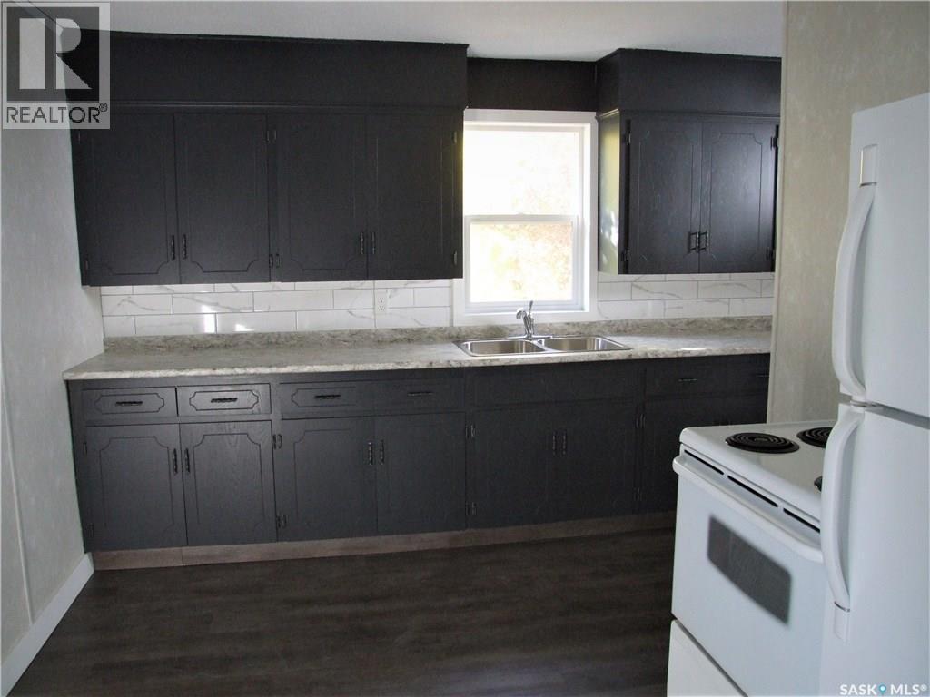 












118 2nd STREET W

,
Leader,




Saskatchewan
S0N1H0

