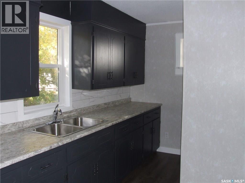 












118 2nd STREET W

,
Leader,




Saskatchewan
S0N1H0

