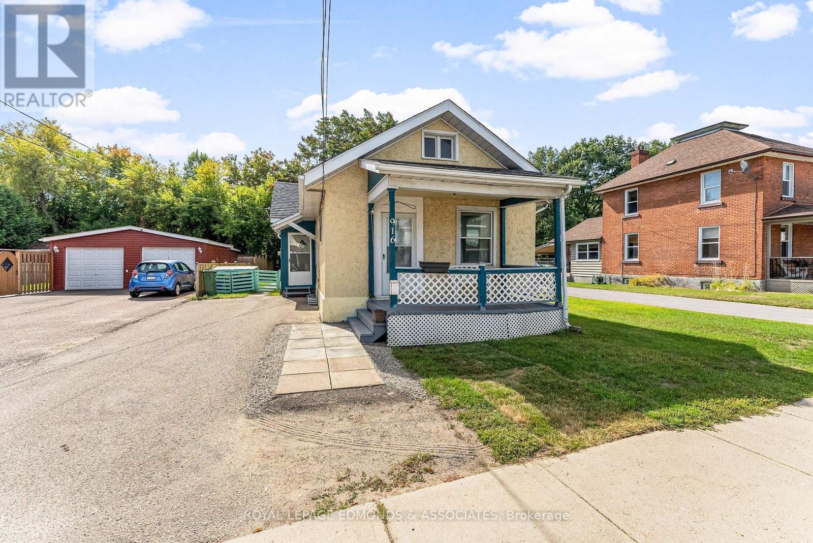 












916 PEMBROKE STREET W

,
Pembroke,




Ontario
K8A5P8

