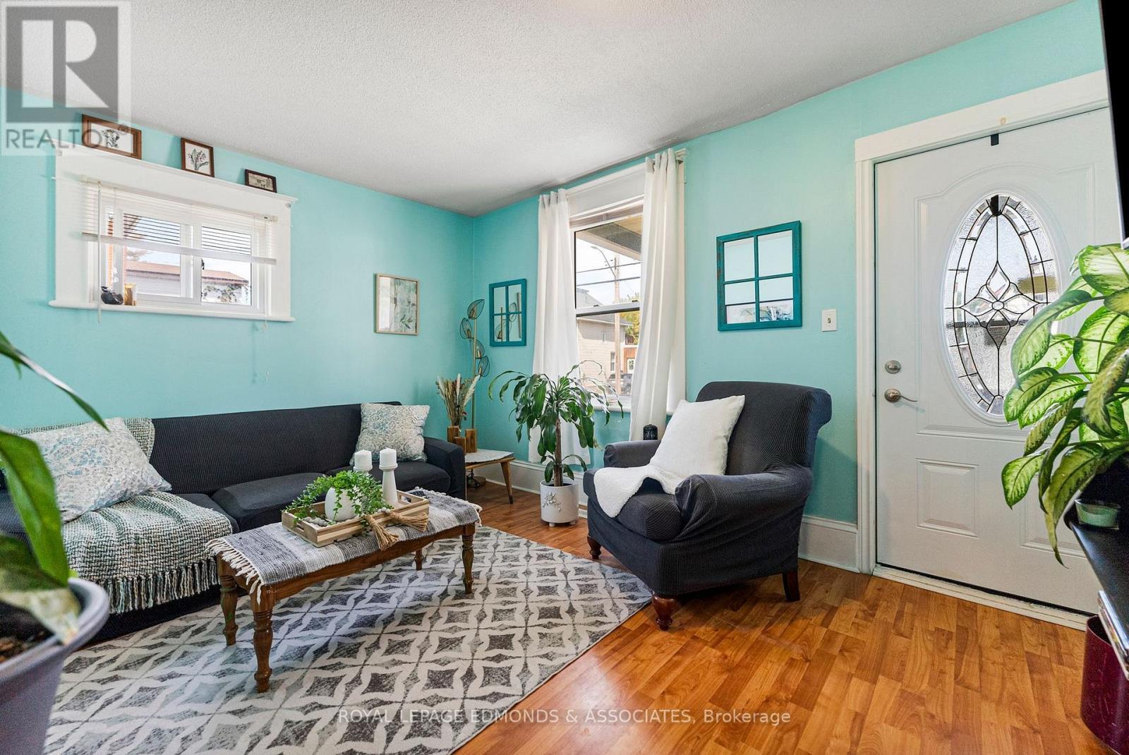 












916 PEMBROKE STREET W

,
Pembroke,




Ontario
K8A5P8

