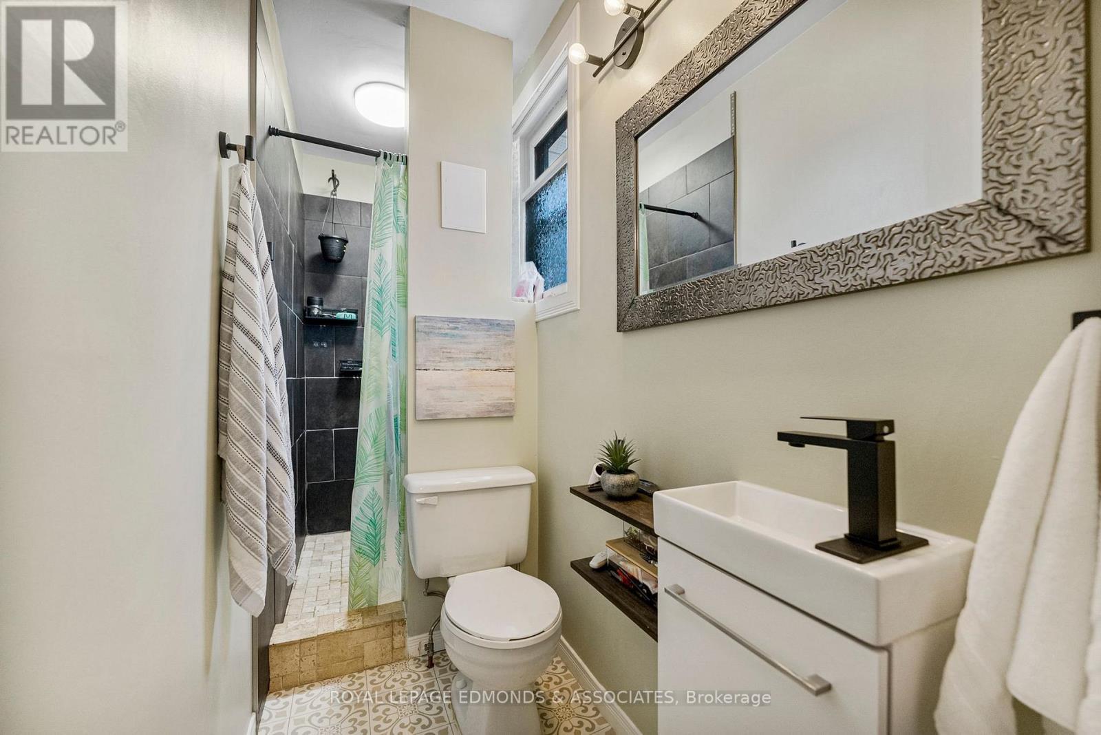 












916 PEMBROKE STREET W

,
Pembroke,




Ontario
K8A5P8

