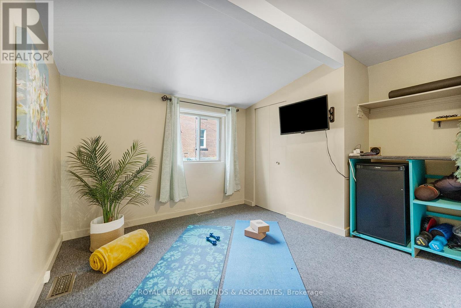 












916 PEMBROKE STREET W

,
Pembroke,




Ontario
K8A5P8

