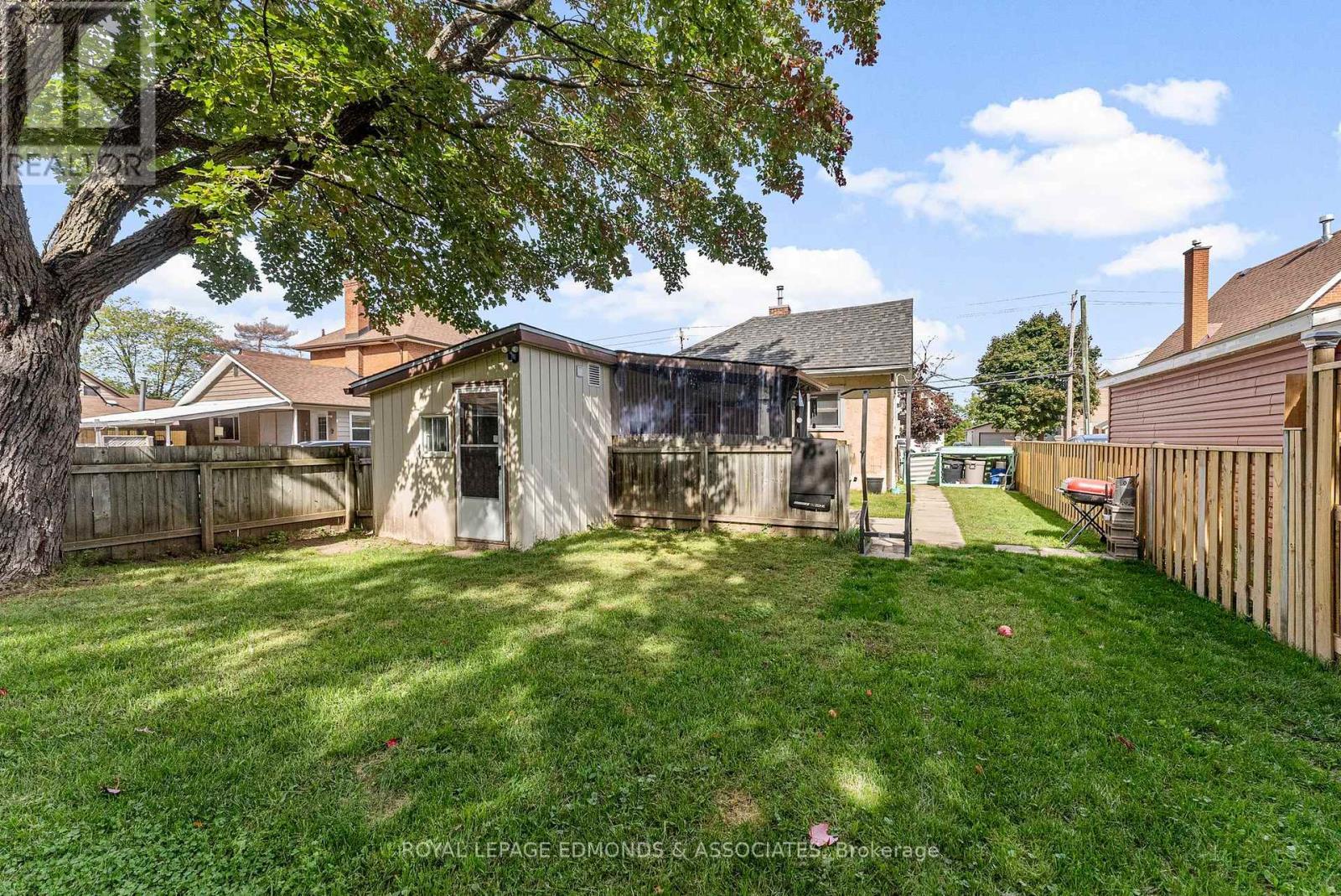 












916 PEMBROKE STREET W

,
Pembroke,




Ontario
K8A5P8

