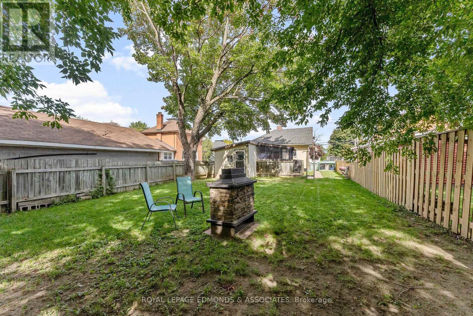 












916 PEMBROKE STREET W

,
Pembroke,




Ontario
K8A5P8

