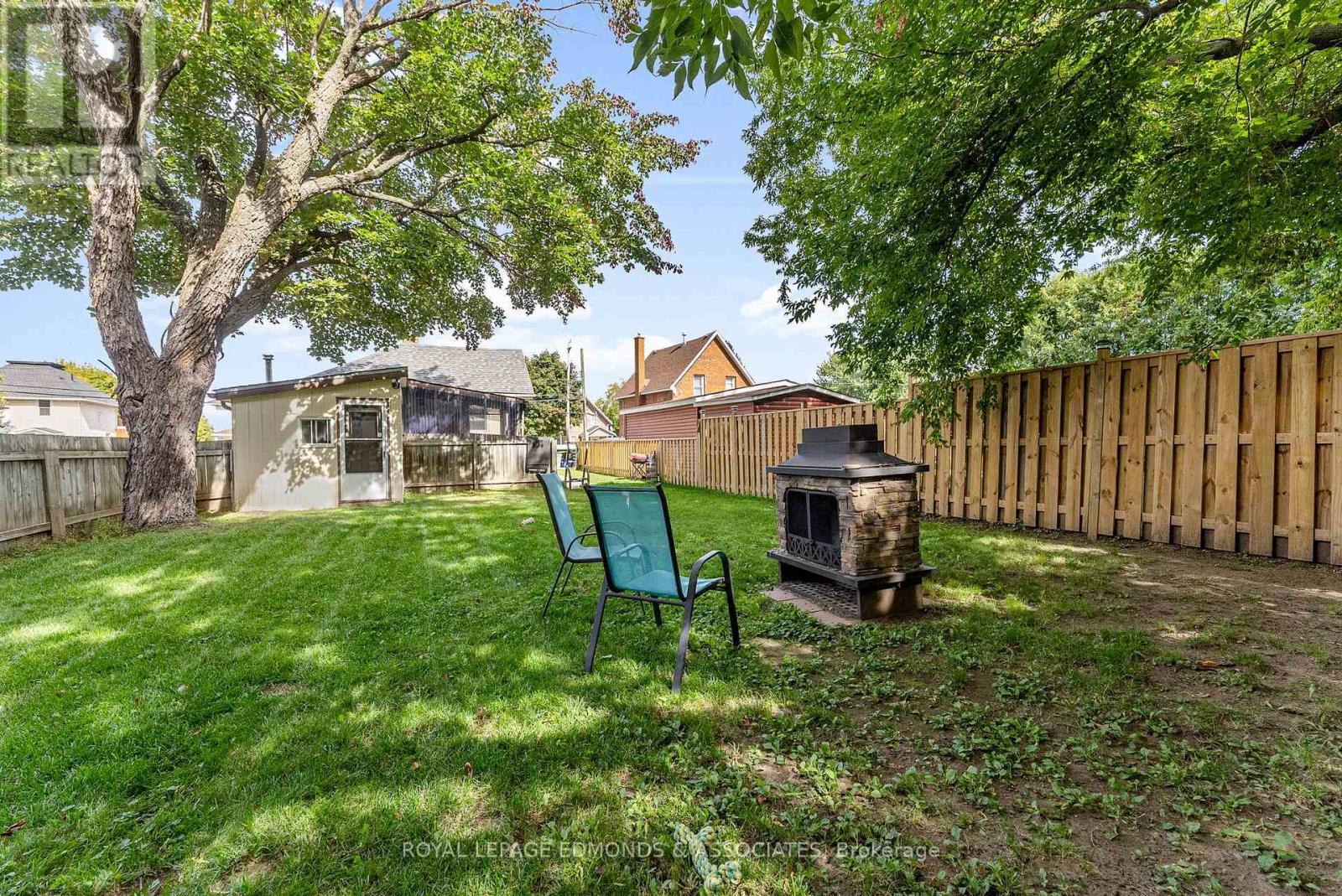 












916 PEMBROKE STREET W

,
Pembroke,




Ontario
K8A5P8

