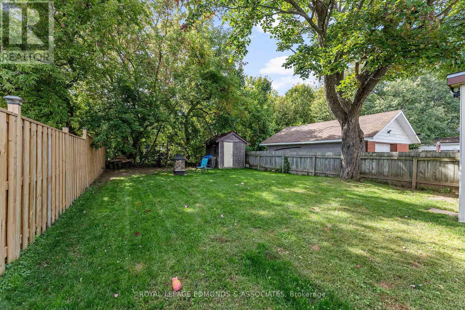 












916 PEMBROKE STREET W

,
Pembroke,




Ontario
K8A5P8

