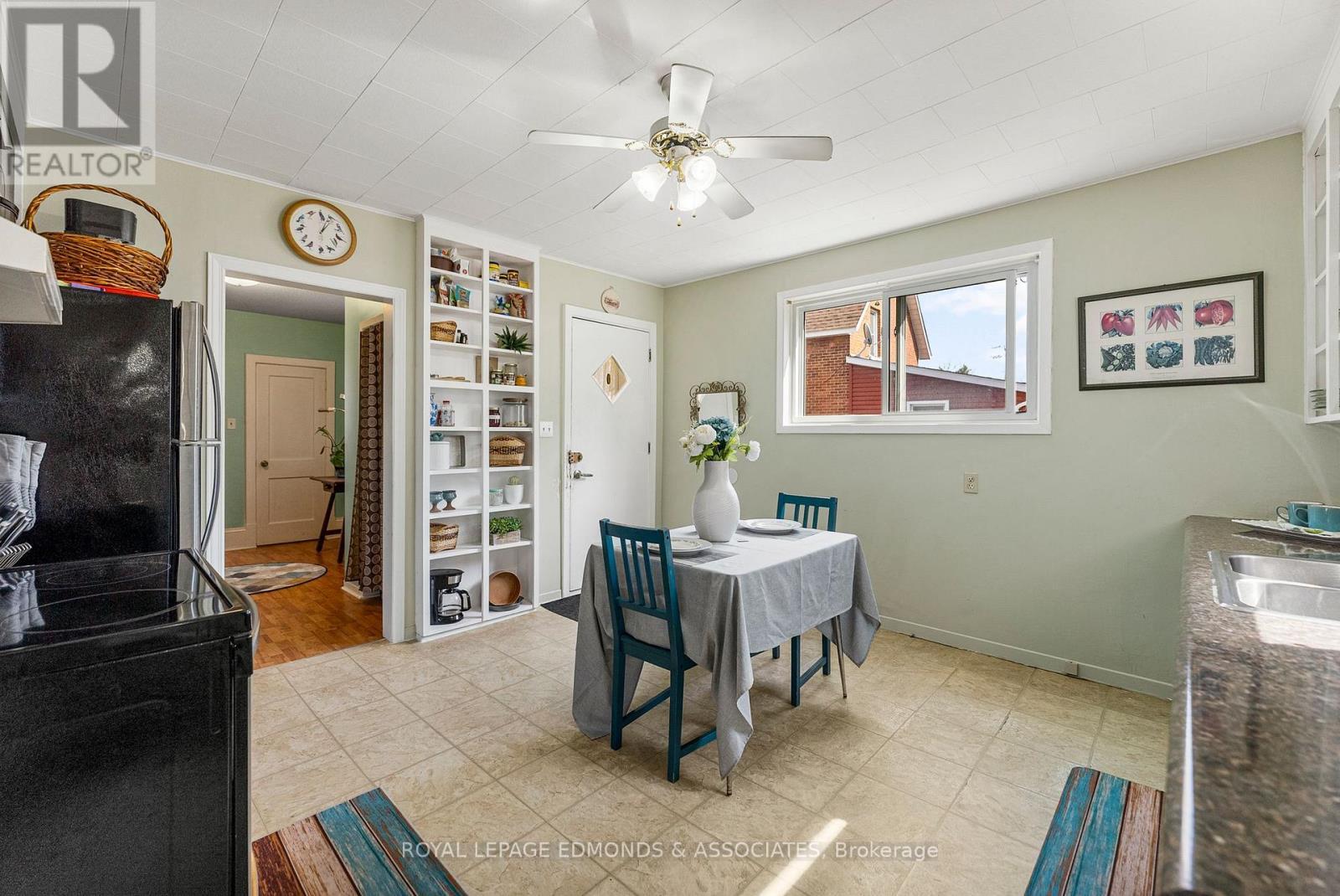 












916 PEMBROKE STREET W

,
Pembroke,




Ontario
K8A5P8

