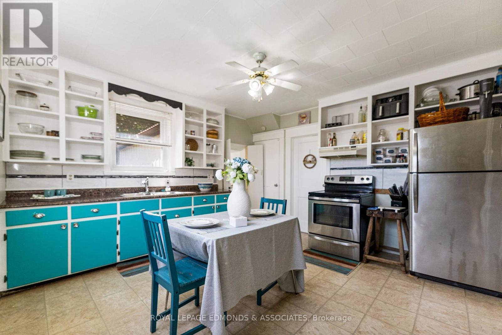 












916 PEMBROKE STREET W

,
Pembroke,




Ontario
K8A5P8


