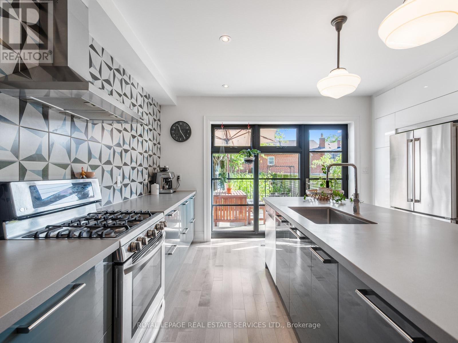 












127 EMERSON AVENUE

,
Toronto,




Ontario
M6H3S7

